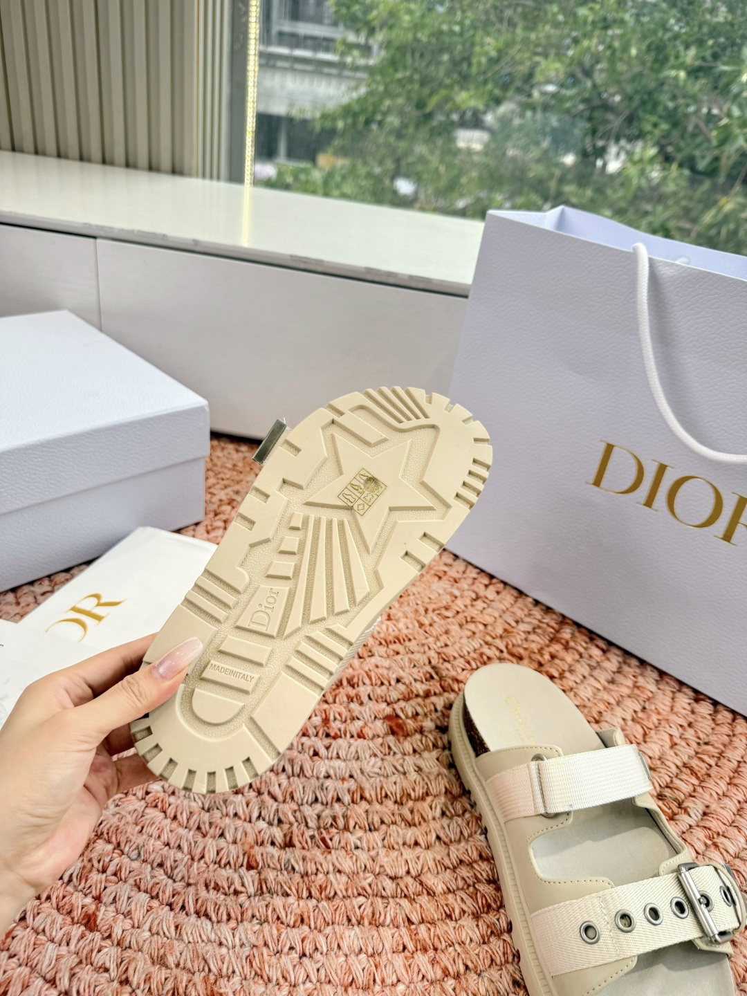 디올(DIOR) CD 버클 슬리퍼 신발