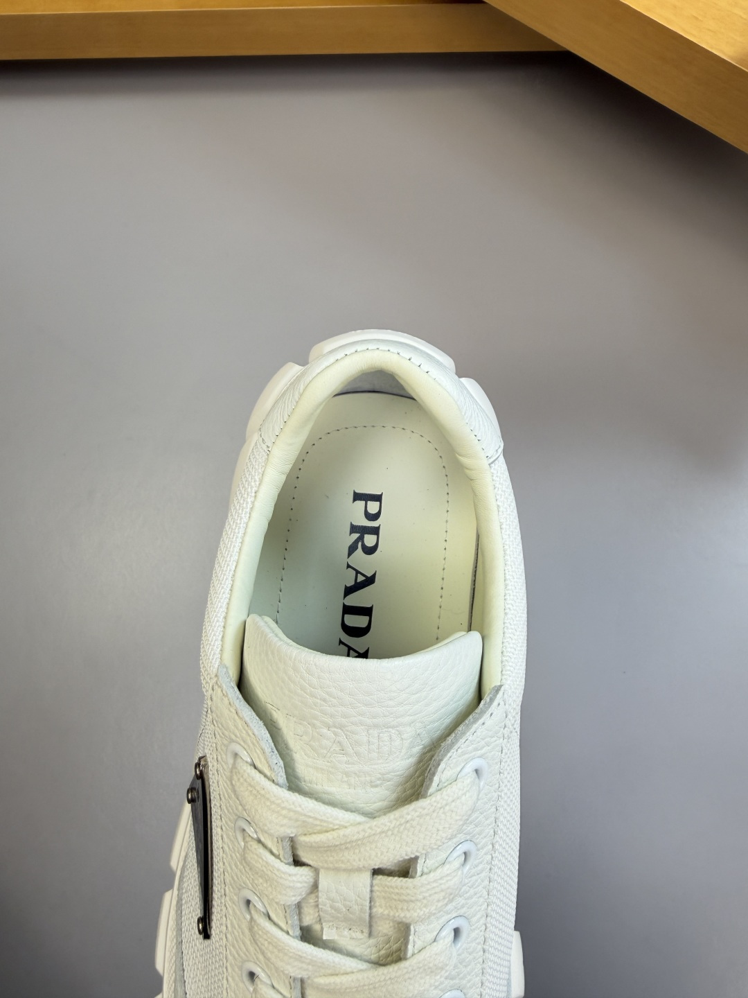 PRADA 프라다 리치 소가죽 & 캔버스 스니커즈 신발