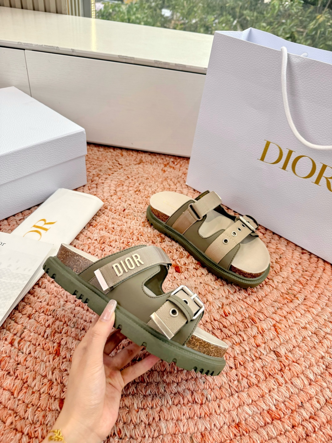 디올(DIOR) CD 버클 슬리퍼 신발