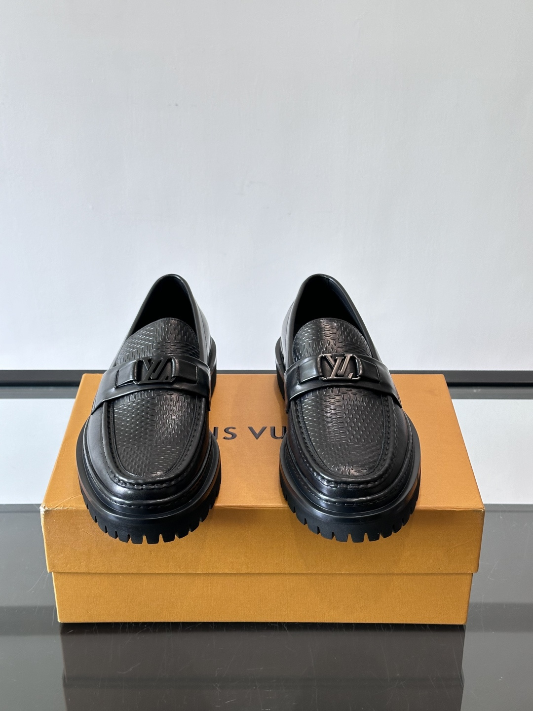 [Louis Vuitton] LV 루이비통 모노그램 레더 로퍼 구두 신발