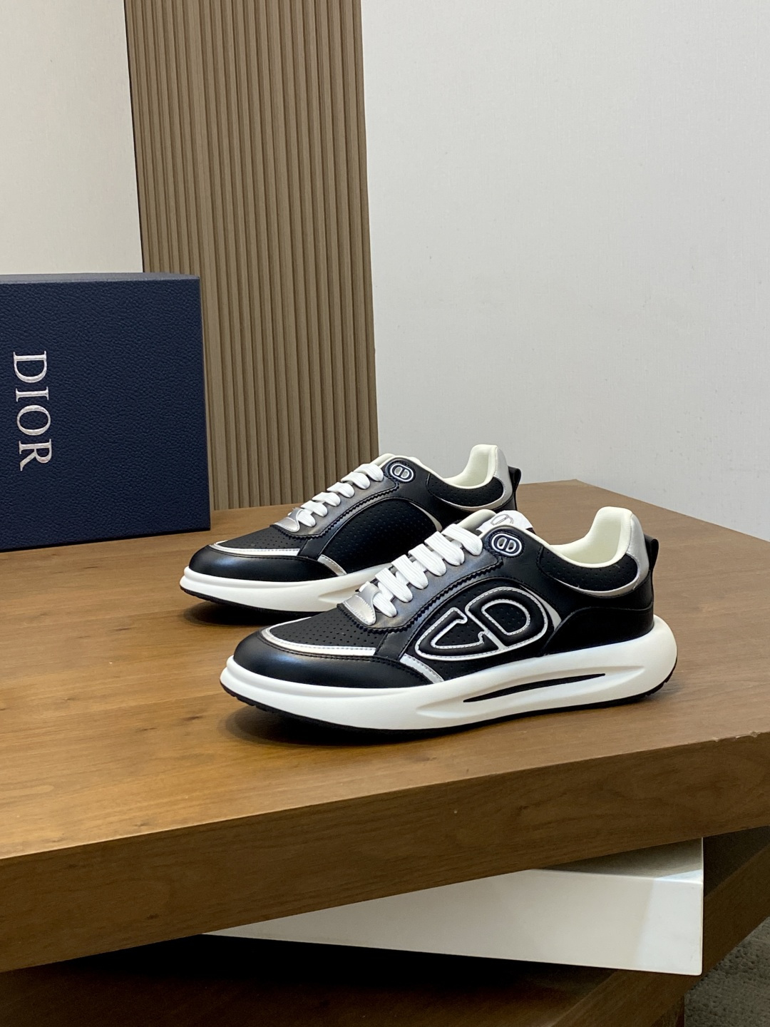[Dior] 디올 시그니처 엠보스 & 패브릭 콤비 스니커즈 신발