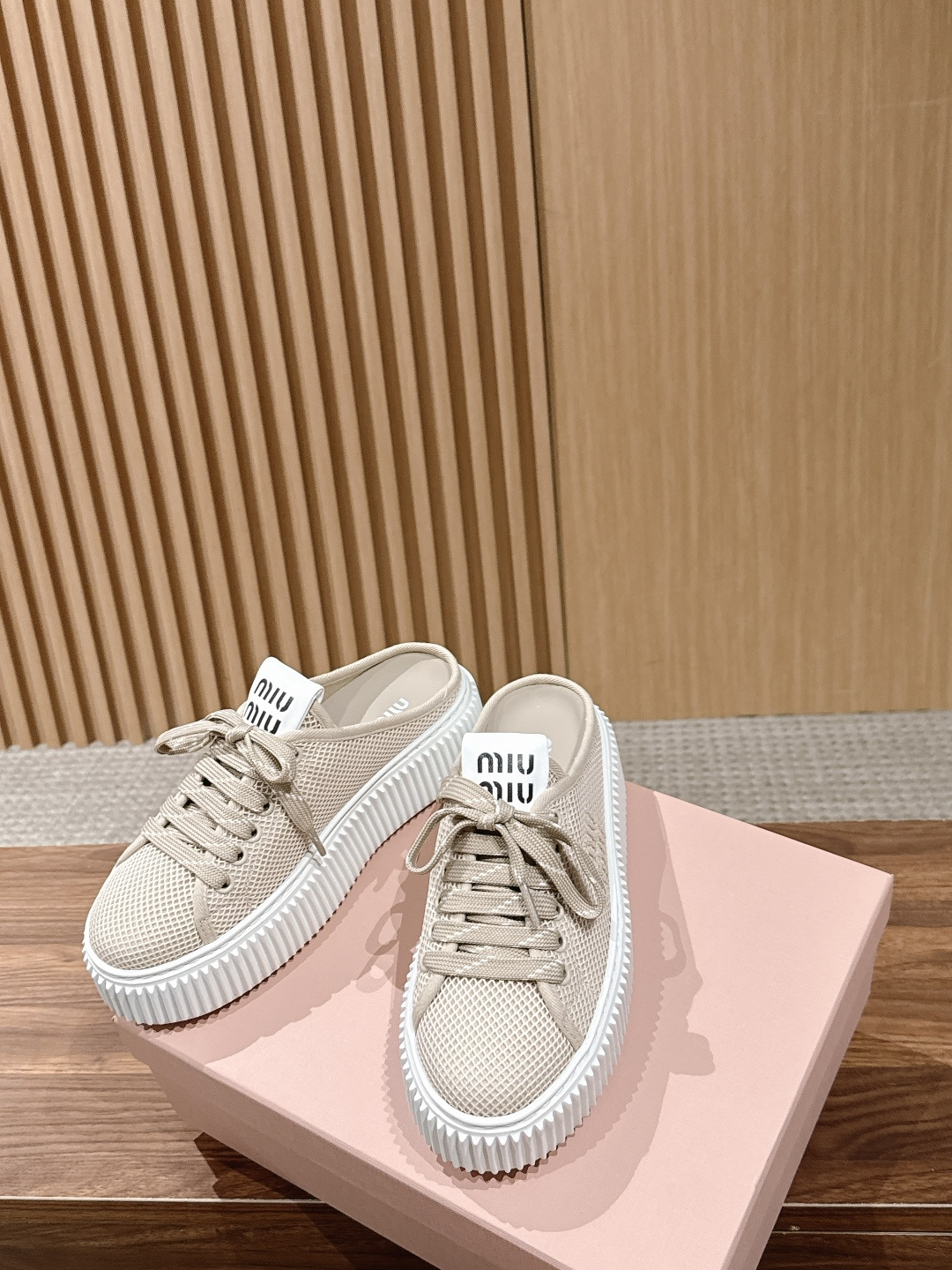 미우미우(MIU MIU) 플랫폼 레이스업 뮬 신발
