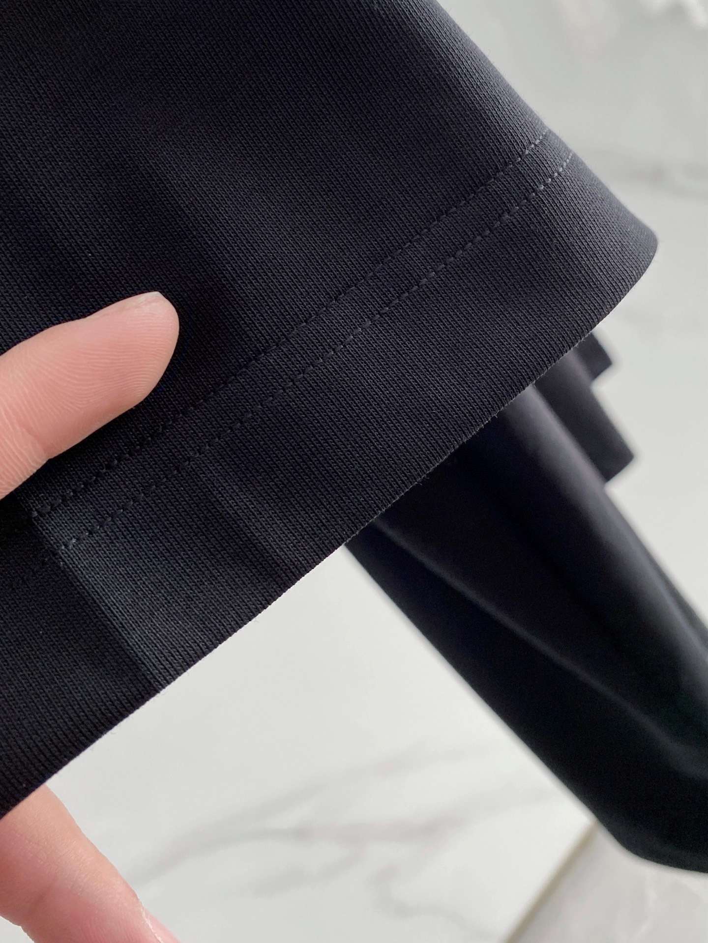 펜디(FENDI) 그래픽 프린트 반팔 티셔츠 상의 의류