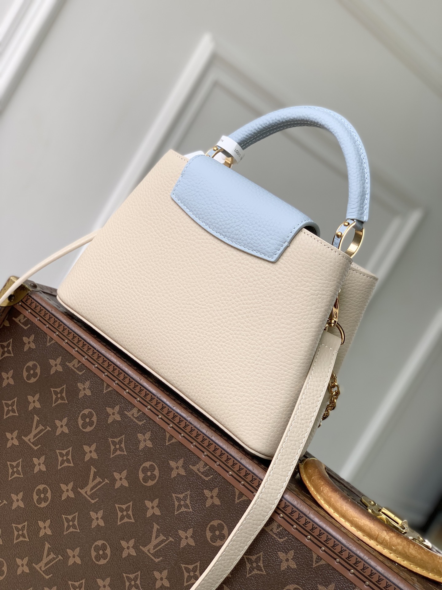 LOUIS VUITTON LV M2A443 루이비통 카푸신 소형 핸드백 (Capucines BB) 가방