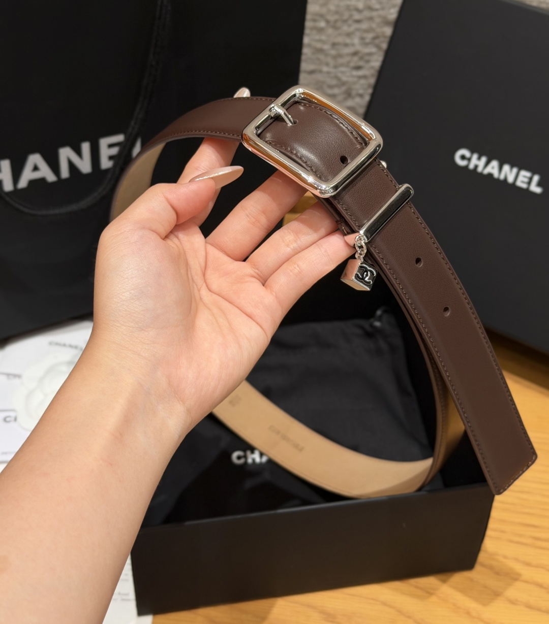 샤넬(CHANEL) 카프스킨 글로시 핀 실버 버클 벨트
