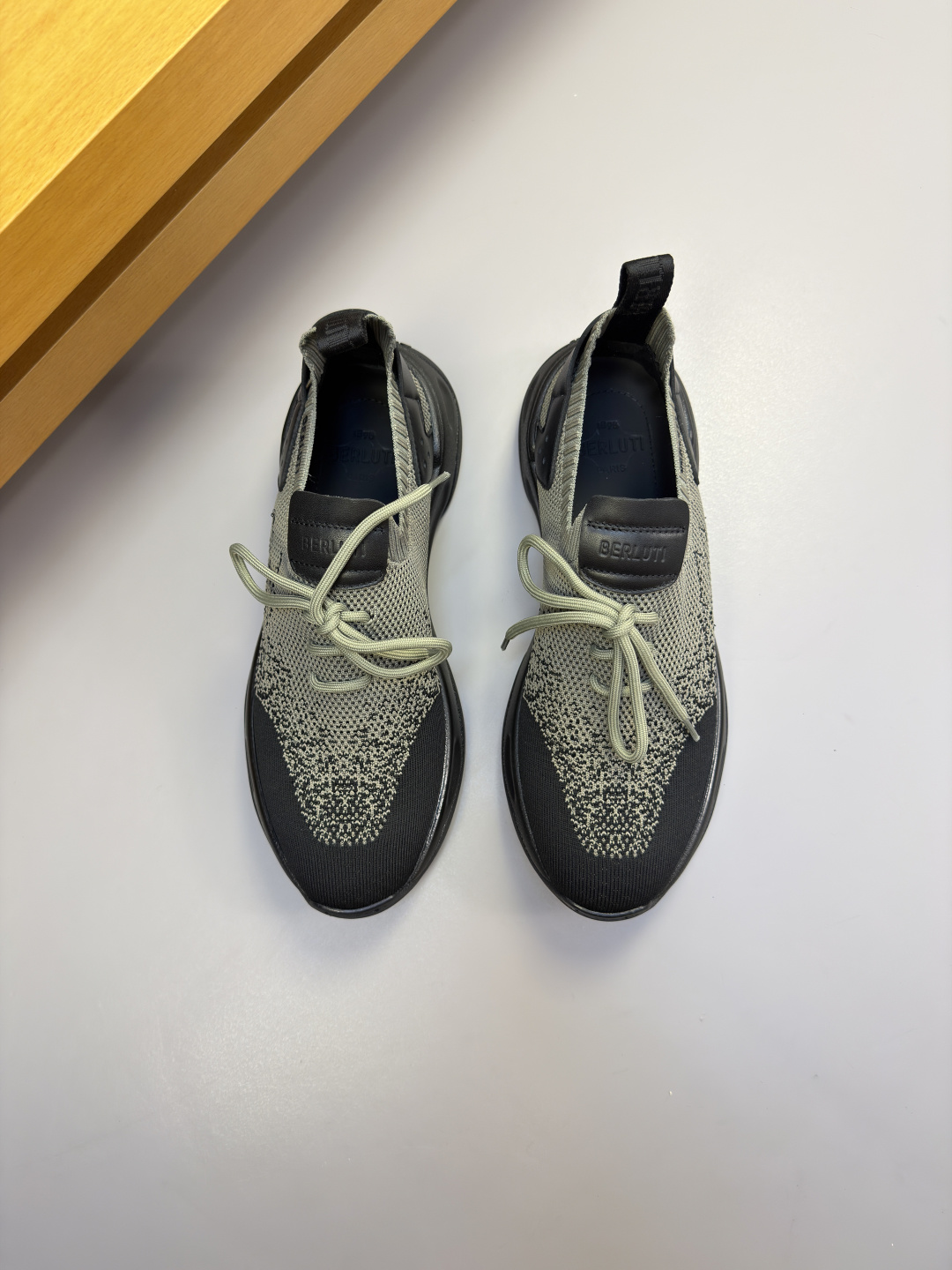 Berluti 벨루티 왁스 카프스킨 & 니트 스니커즈 신발