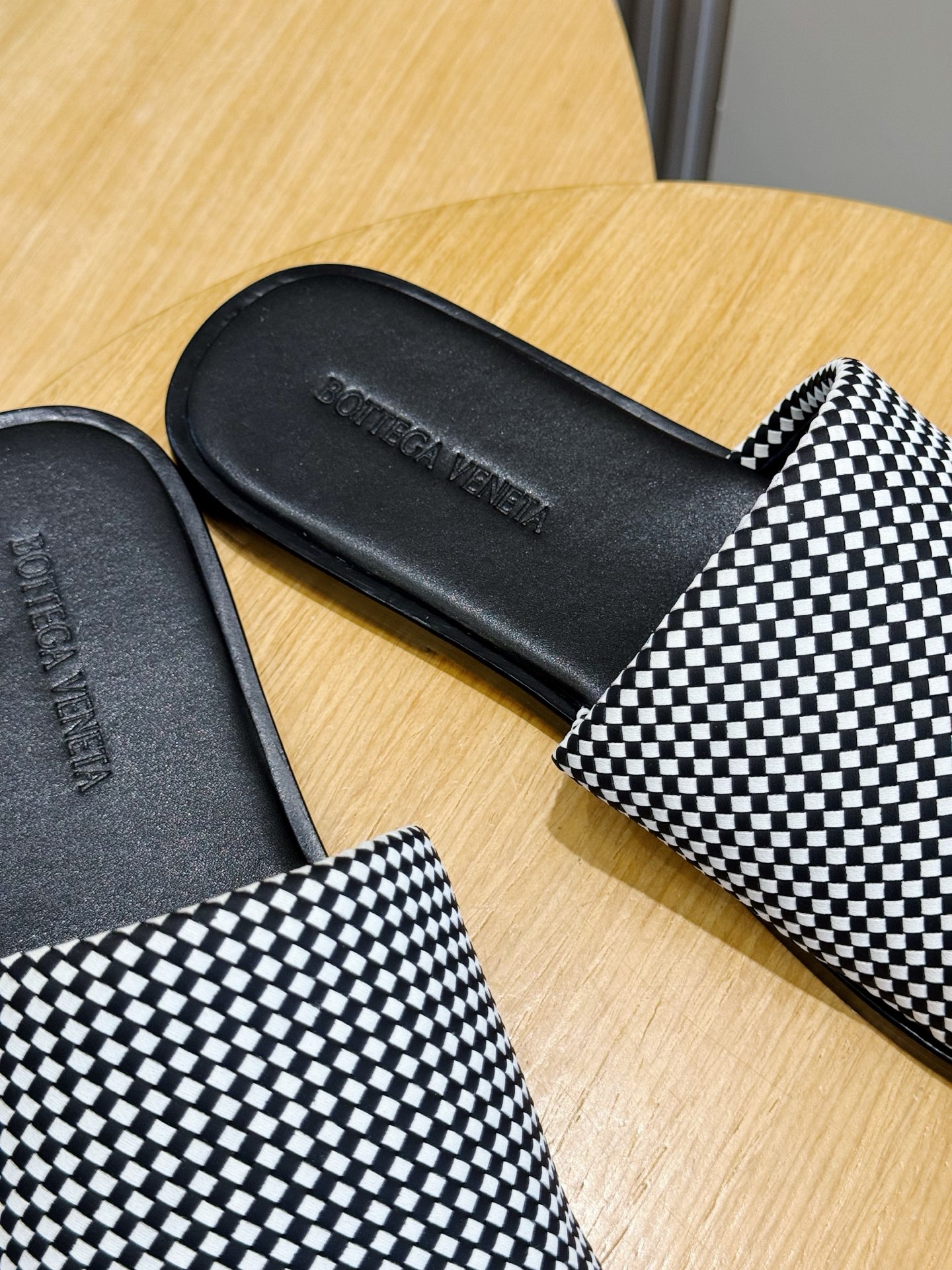 [Bottega Veneta] BV 보테가 베네타 맨즈 웨이브 레더 슬라이드 슬리퍼 신발
