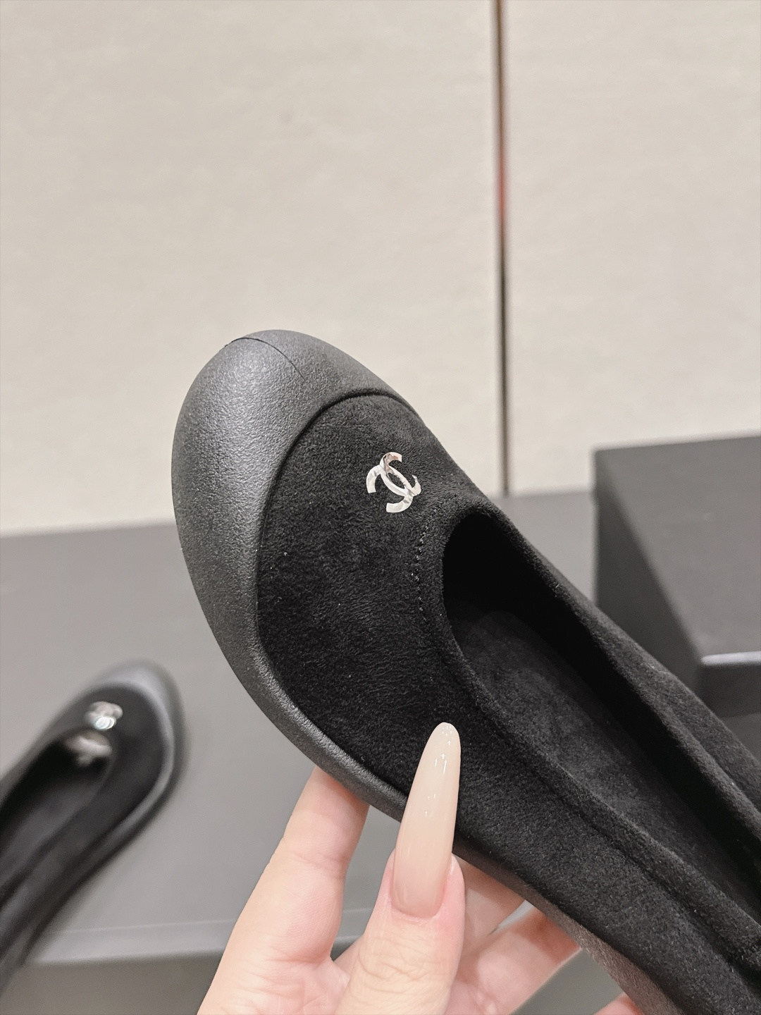 샤넬(CHANEL) 스웨이드 밴딩 힐 플랫 신발