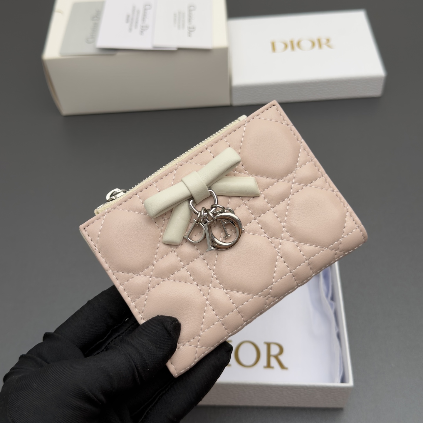[Dior] 디올 Lady Dahlia 레이디 달리아 울트라 까나쥬 램스킨 미니 지갑 / S2605