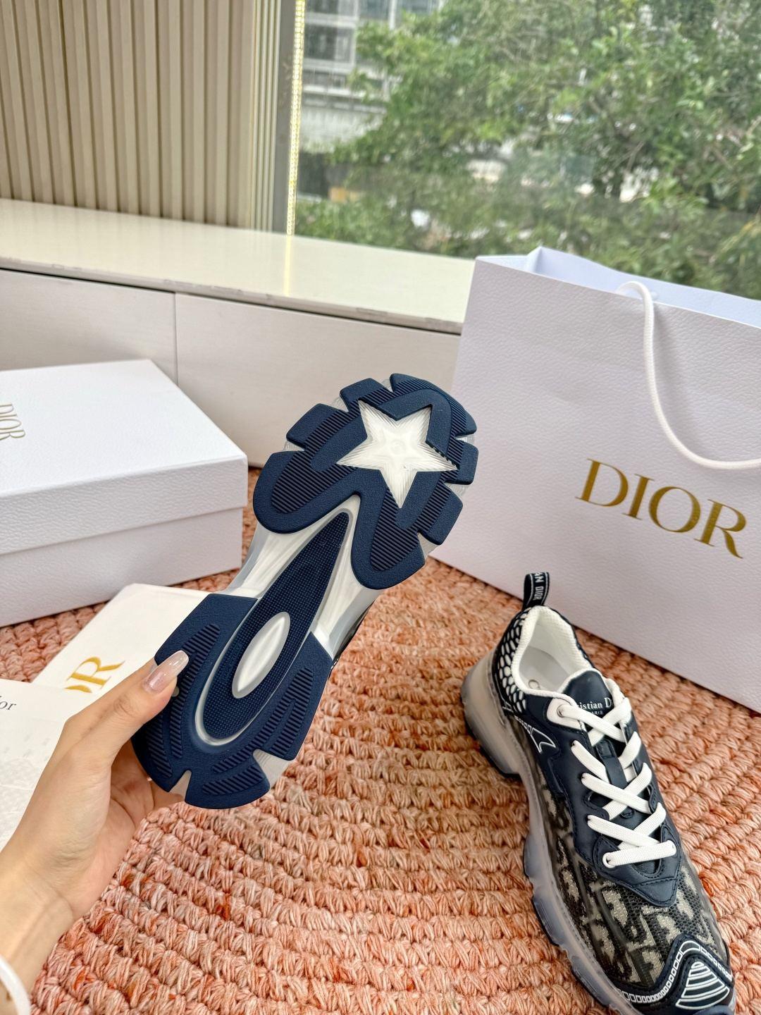 디올(DIOR) CD 로고 스니커즈 신발