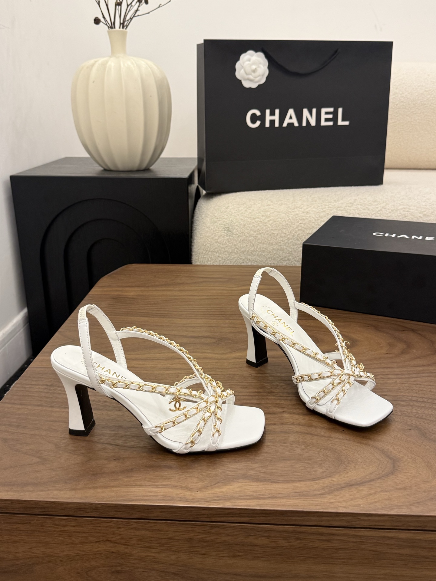 샤넬(CHANEL) 체인 스트랩 하이힐 샌들 신발
