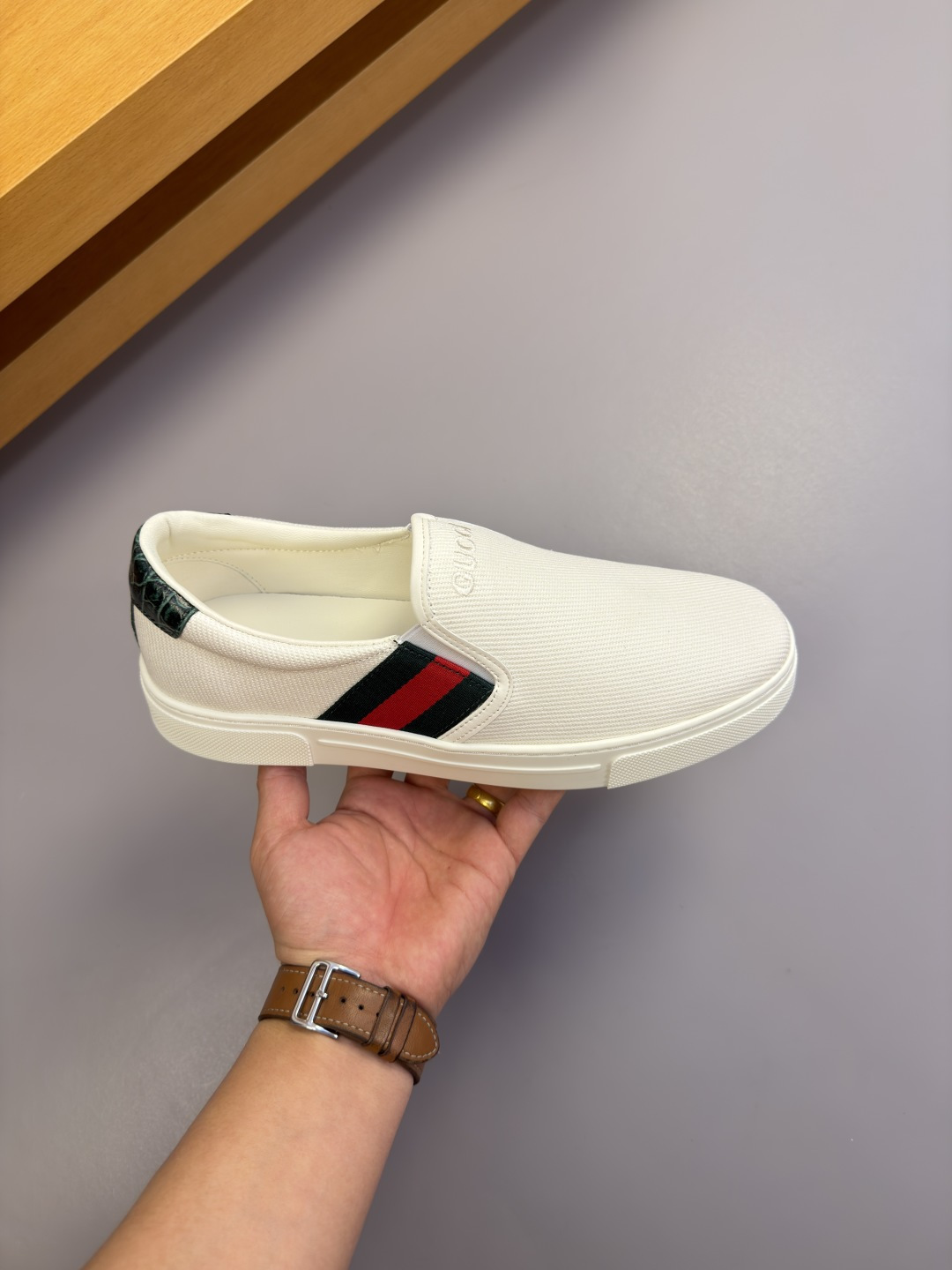 [Gucci] 구찌 스톤 엠보스 레더 믹스 스니커즈 슬립온 신발