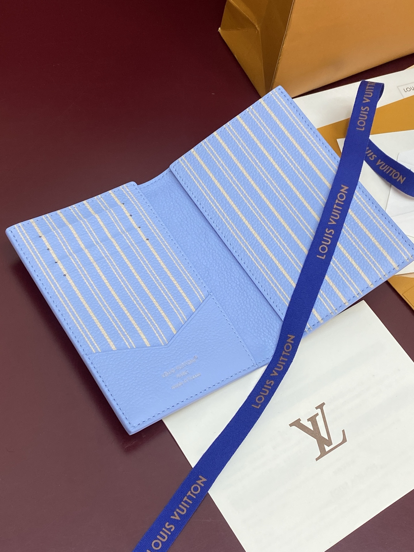 [Louis Vuitton] LV 루이비통 엠프레인 하이 섬머 패스포트 홀더 여권 지갑 M2A003