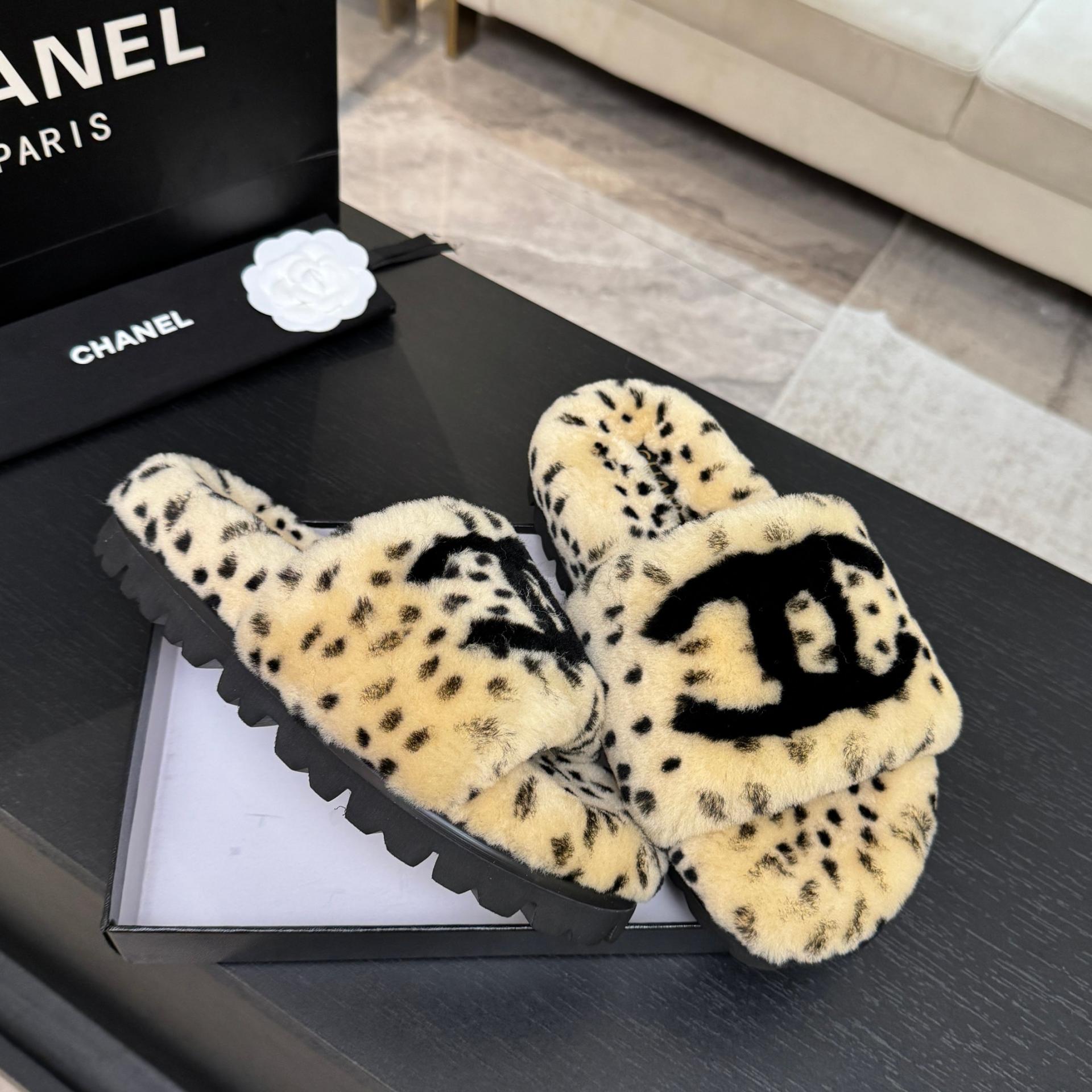 샤넬(CHANEL) 시어링 퍼 슬리퍼 신발