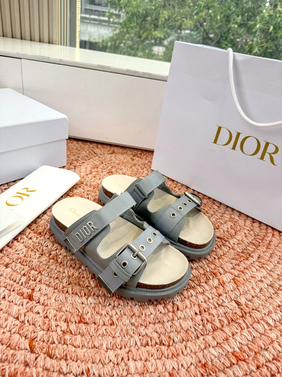 디올(DIOR) CD 버클 슬리퍼 신발