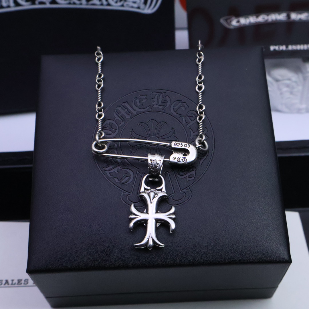 크롬하츠(CHROME HEARTS) 크로스 브로치 체인 악세사리