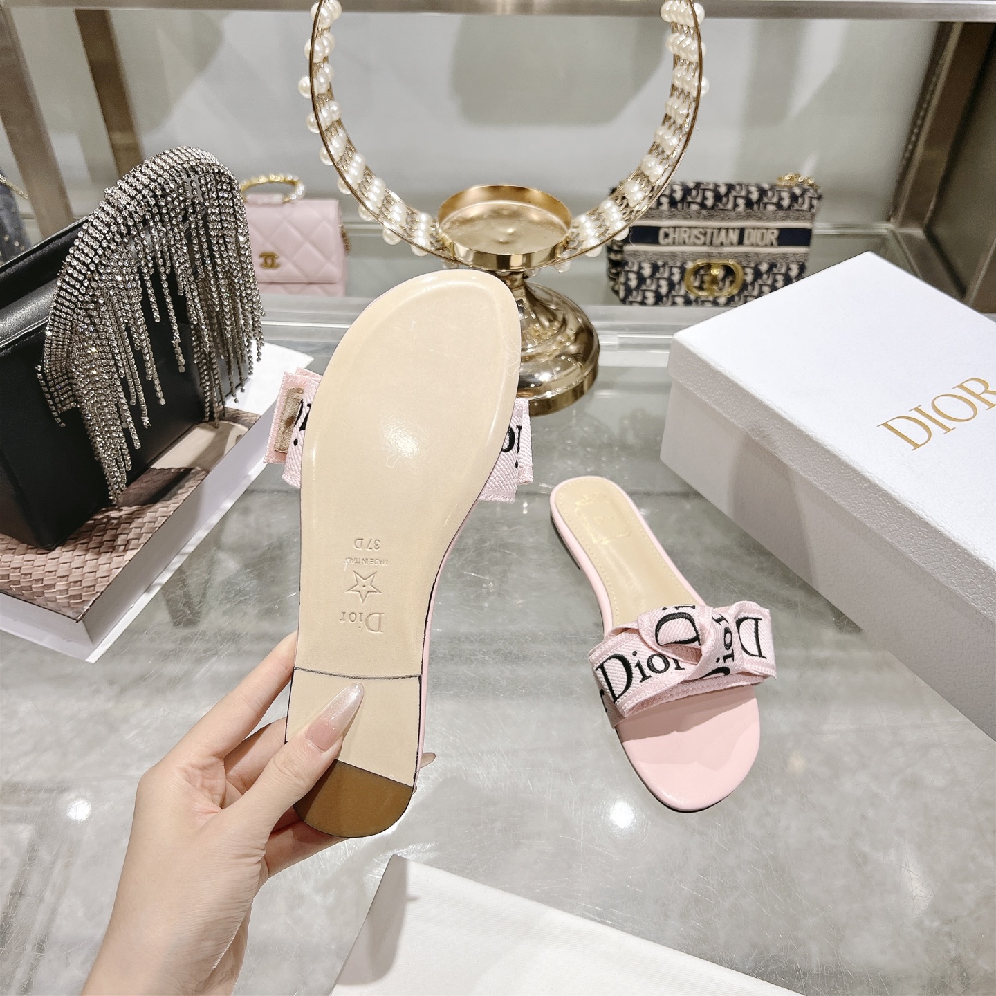 디올(DIOR) 리본 슬라이드 슬리퍼 신발