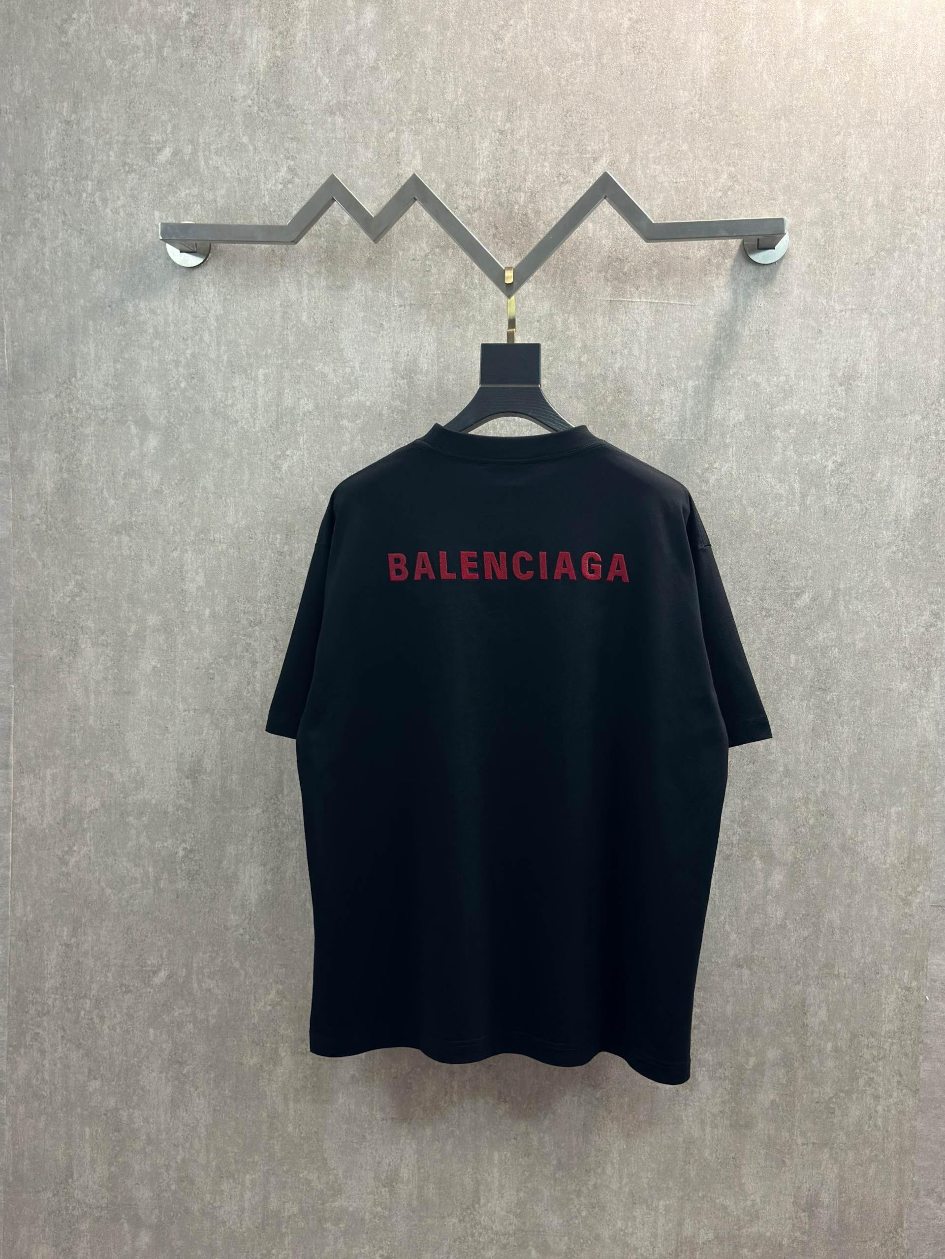 발렌시아가(BALENCIAGA) 레터링 자수 반팔 티셔츠 의류