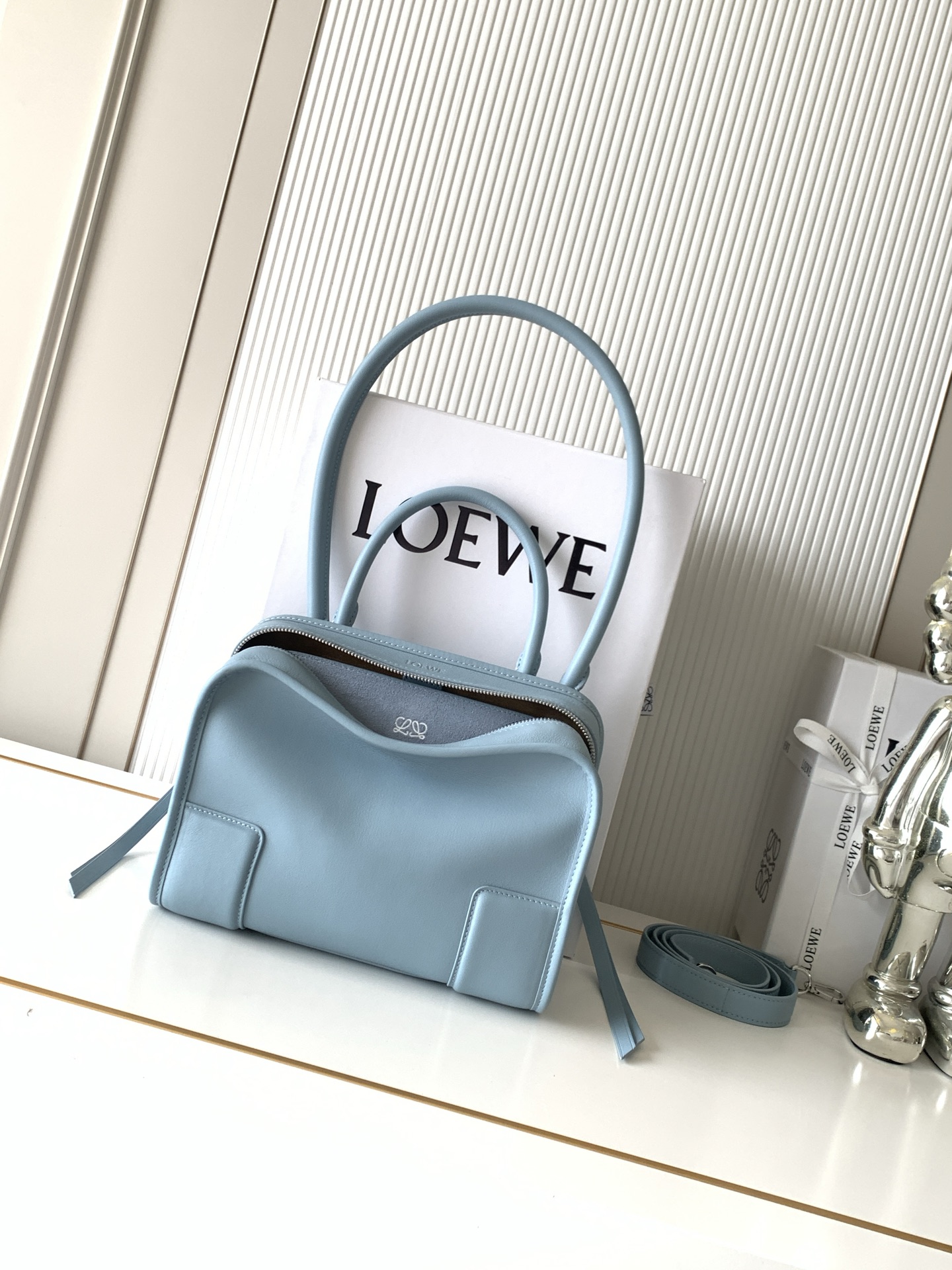 Loewe 로에베 아마조나(Amazona) 180 스몰 핸드백 (아이스 블루) 가방
