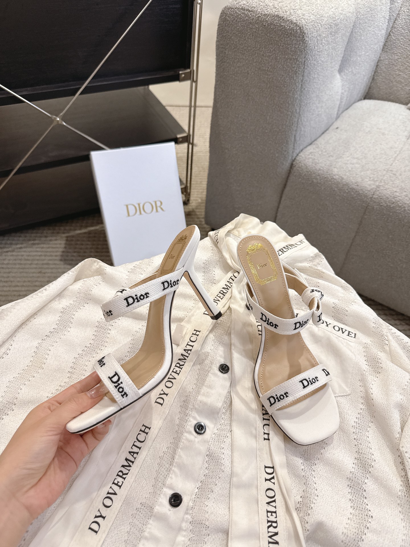 디올(DIOR) 자디올 로고 리본 스퀘어토 하이힐 샌들 신발