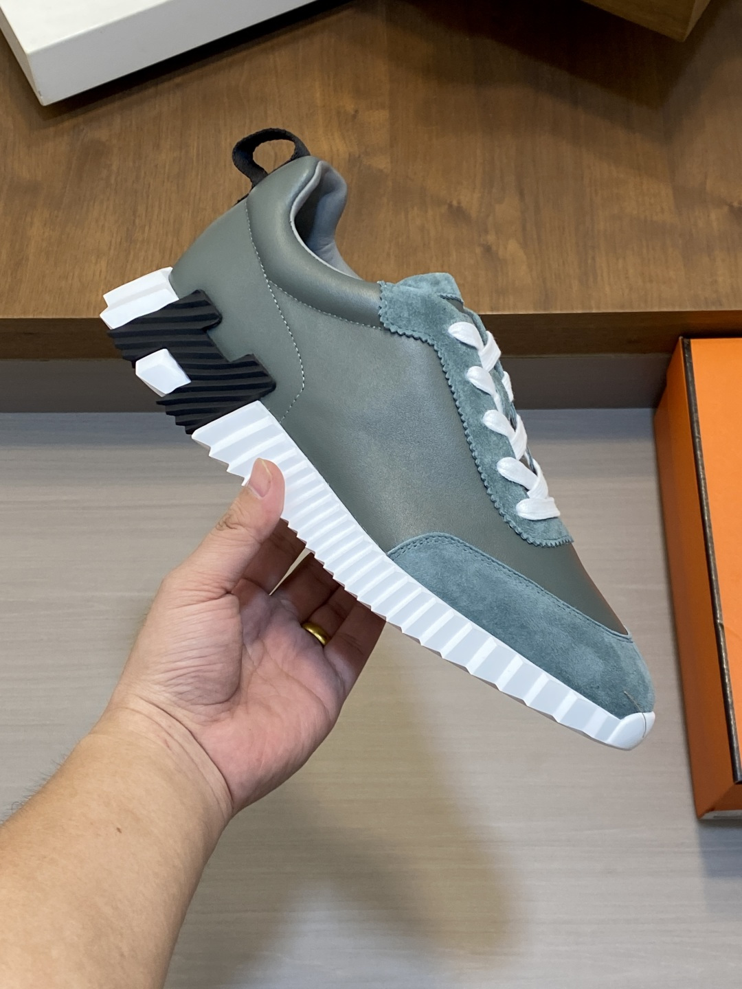 [Hermes] 에르메스 바운싱(Bouncing) 프리미엄 카프스킨 & 고트스킨 스니커즈 신발