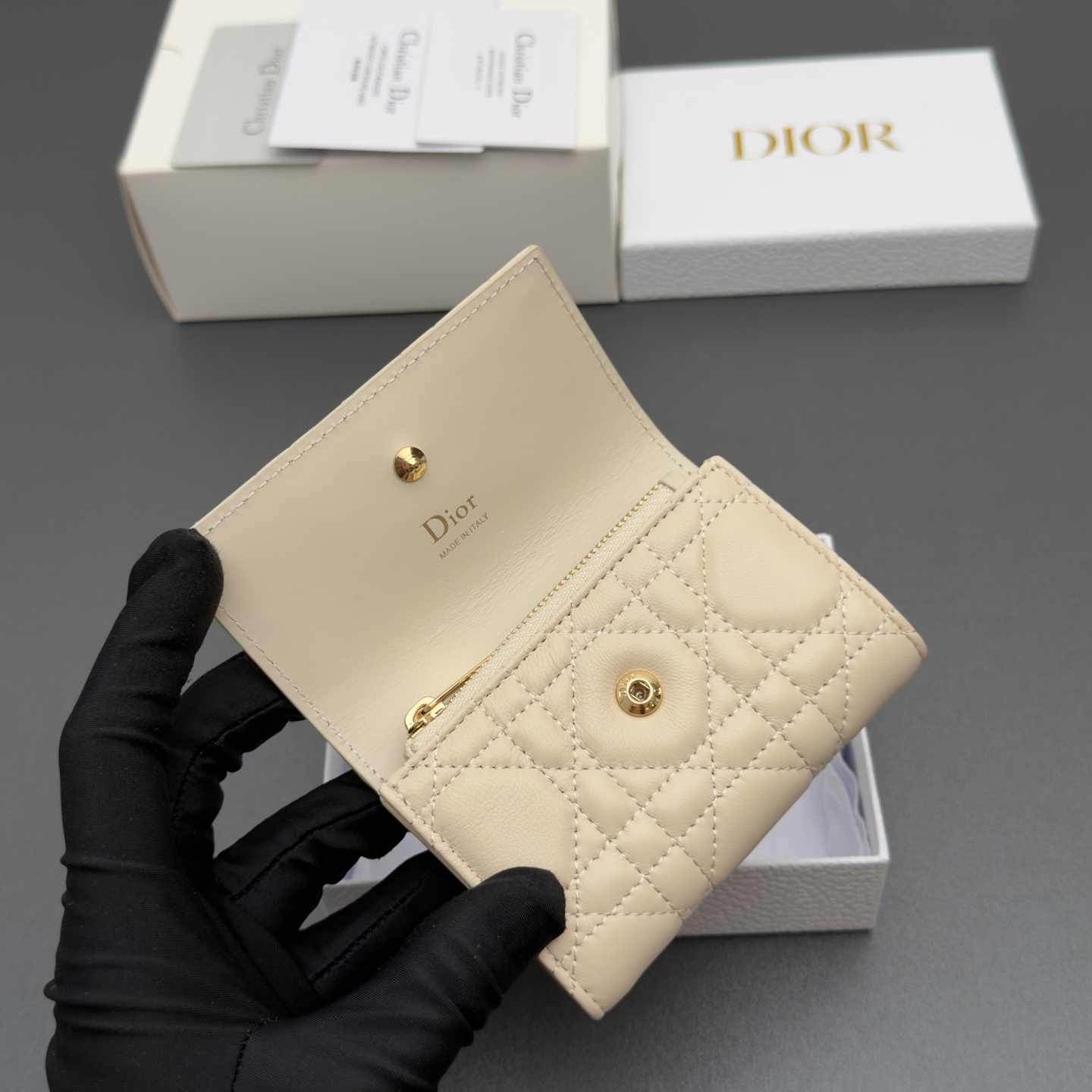 [Dior] 디올 Lady Freesia 레이디 프리지아 까나쥬 램스킨 지퍼 미니 지갑 / S2607
