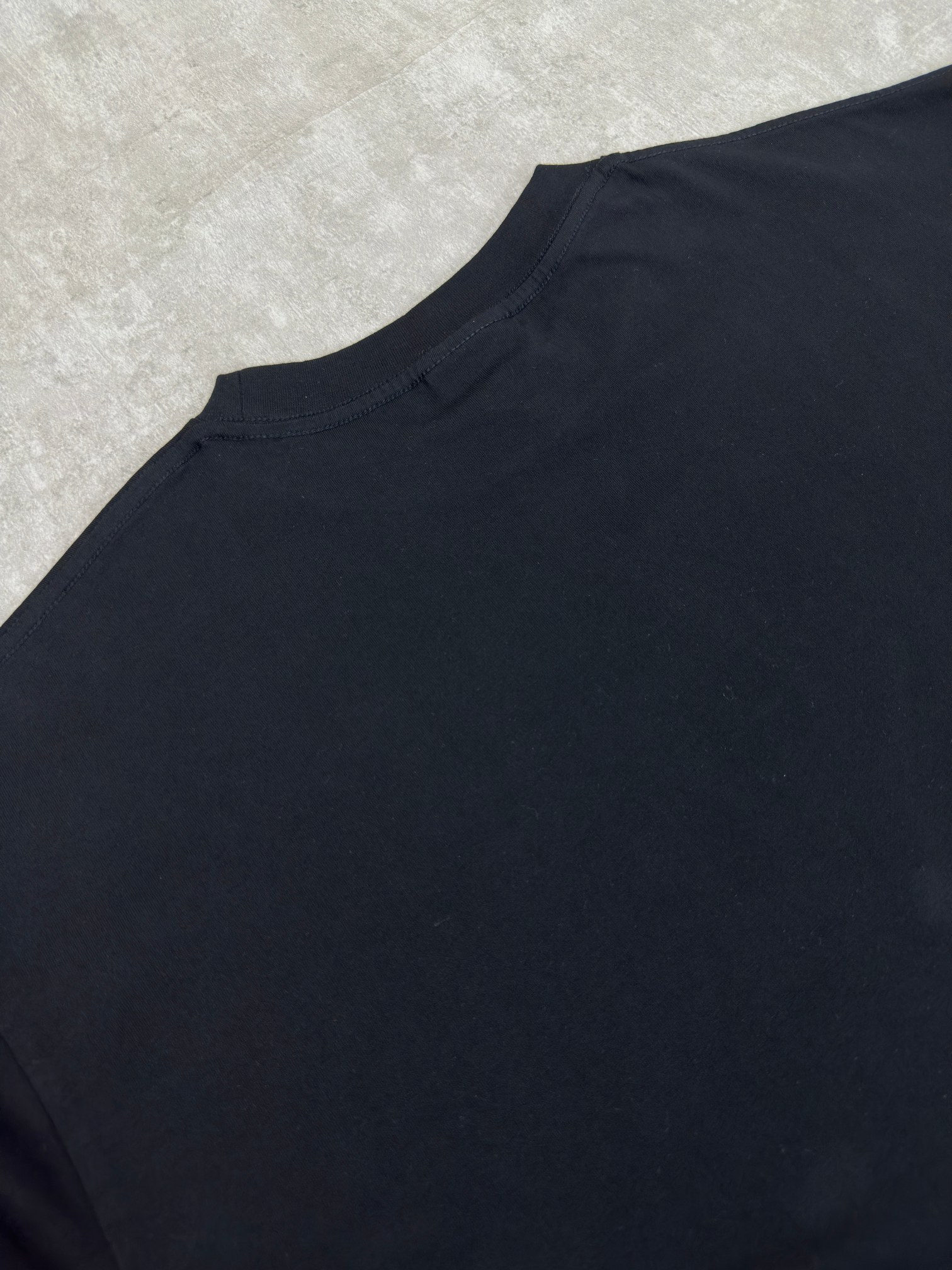발렌시아가(BALENCIAGA) 크랙 레터링 프린트 반팔 티셔츠 의류