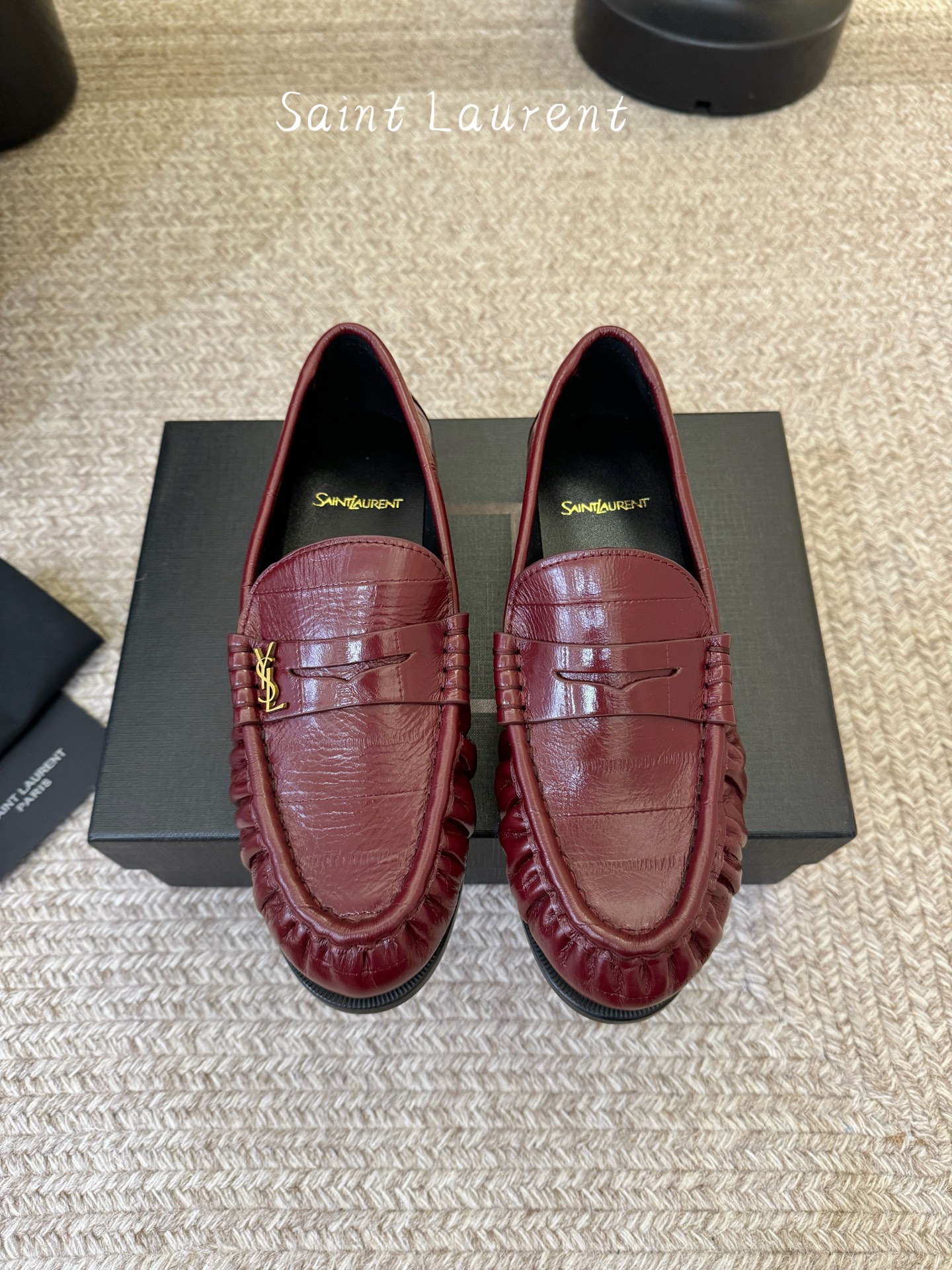 생로랑(SAINT LAURENT) 카프 레더 페니 로퍼 신발