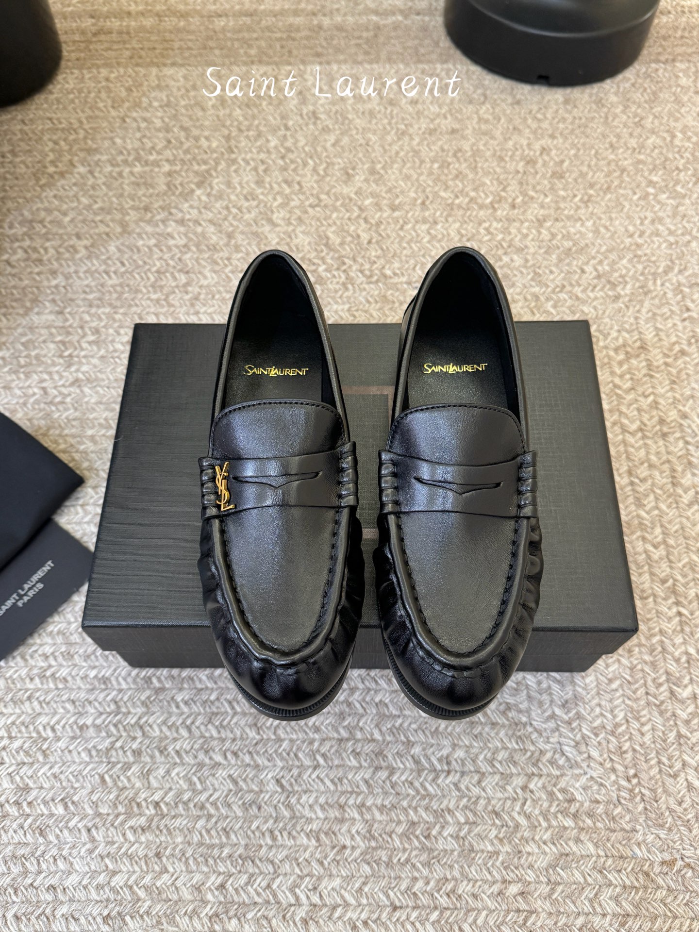 생로랑(SAINT LAURENT) 카프 레더 페니 로퍼 신발