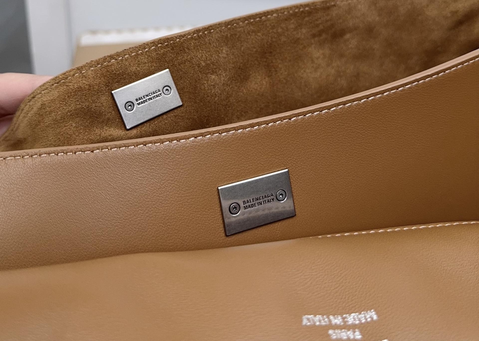 BALENCIAGA 발렌시아가 Rodeo 로데오 라지 핸드백 (스웨이드 카프스킨 / 램스킨 라이닝) 가방