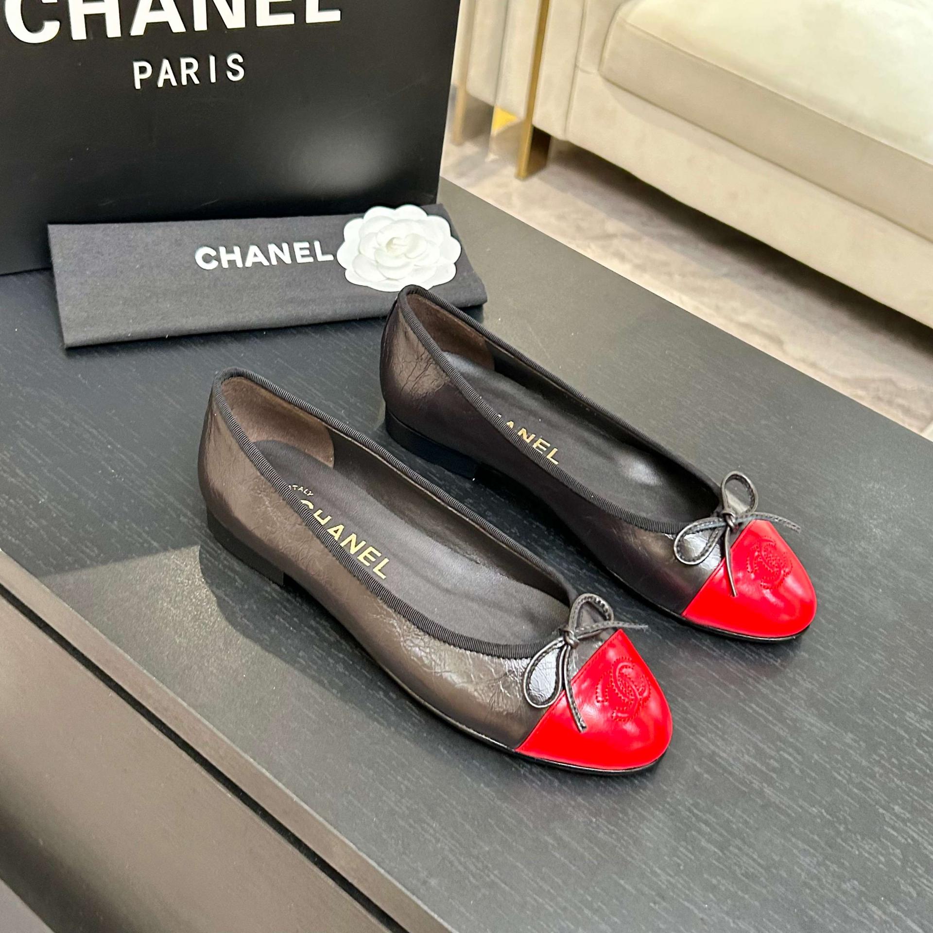 샤넬(CHANEL) 리본 배색 발레리나 플랫슈즈 신발