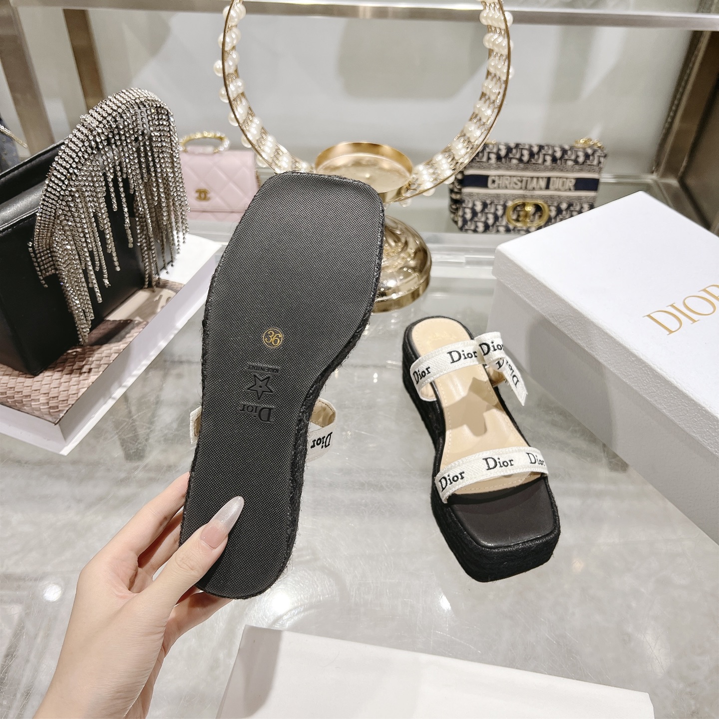 디올(DIOR) 로고 리본 더블 스트랩 플랫폼 슬리퍼 신발