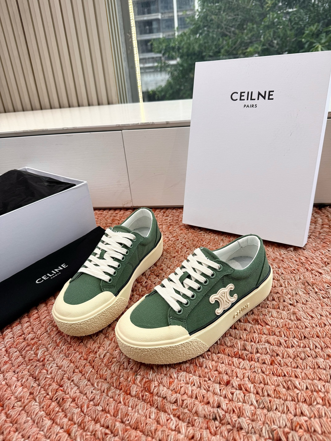 셀린느(CELINE) 트리오페 로고 플랫폼 캔버스 스니커즈 신발