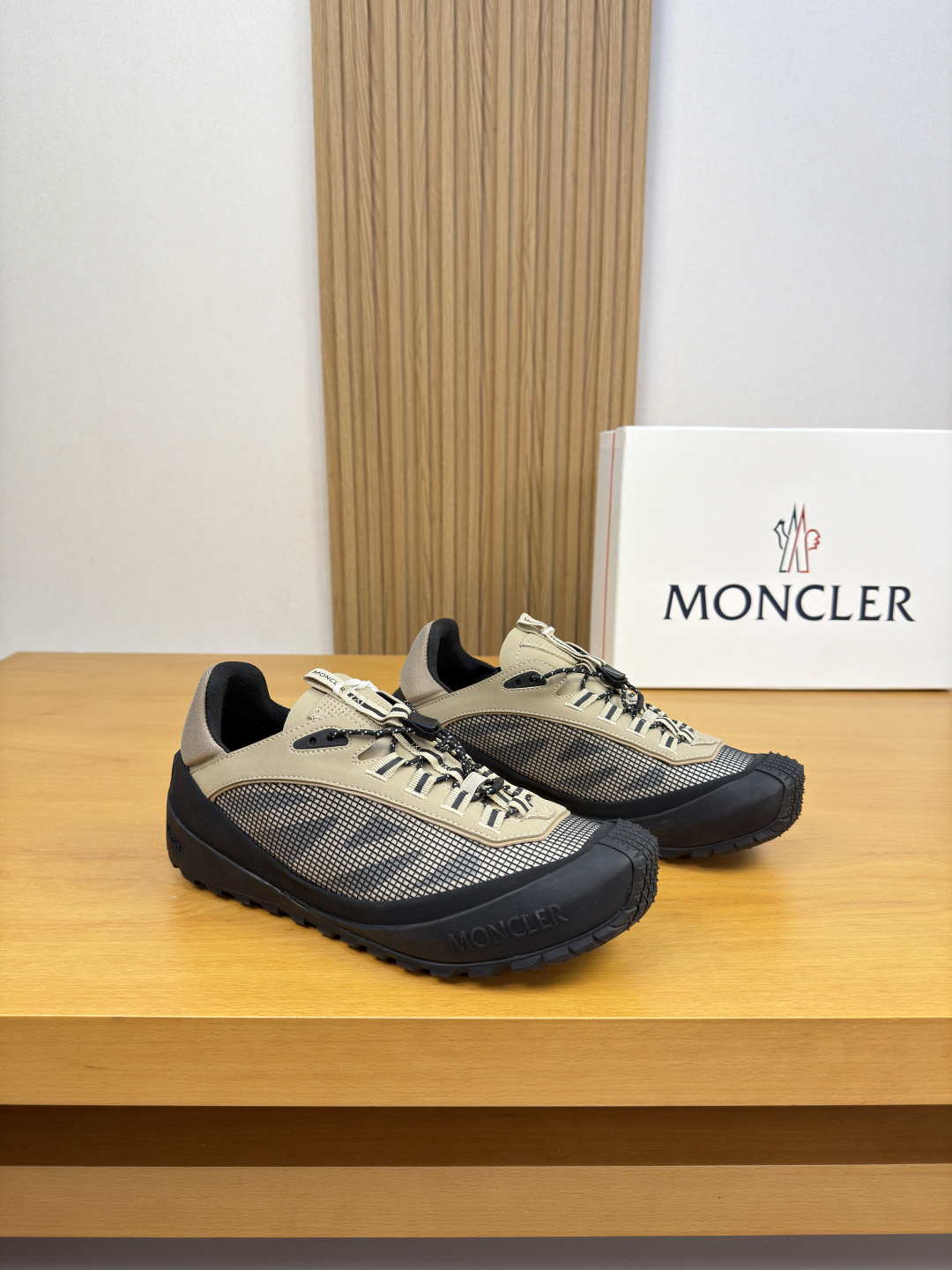 [Moncler] 몽클레어 몽클레르 프리미엄 나파 & 히트컷 'M' 메쉬 콤비 스니커즈 신발