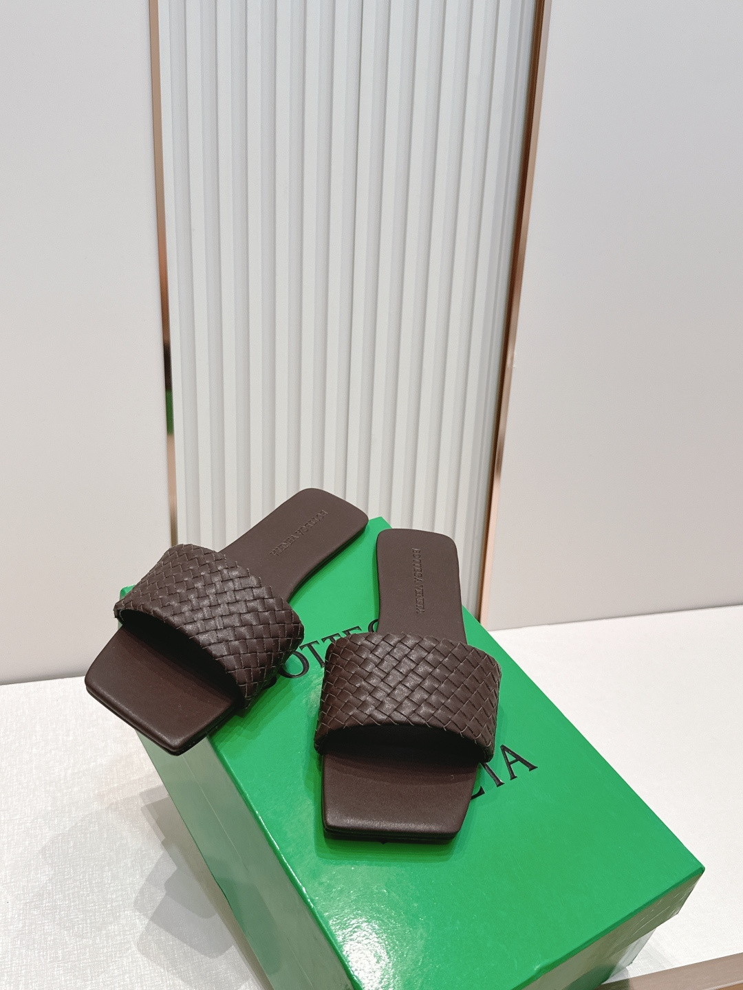 보테가 베네타(BOTTEGA VENETA) 위빙 플랫 슈즈 신발
