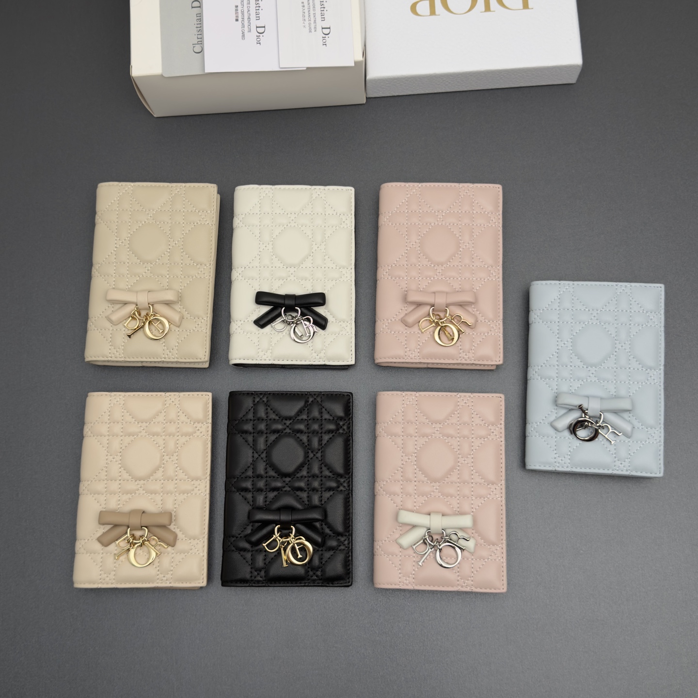 [Dior] 디올 Lady 레이디 까나쥬 램스킨 패스포트 홀더 지갑 / S2626