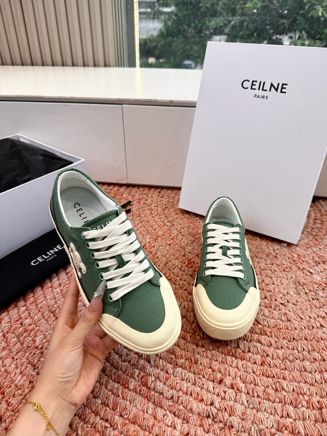 셀린느(CELINE) 트리오페 로고 플랫폼 캔버스 스니커즈 신발