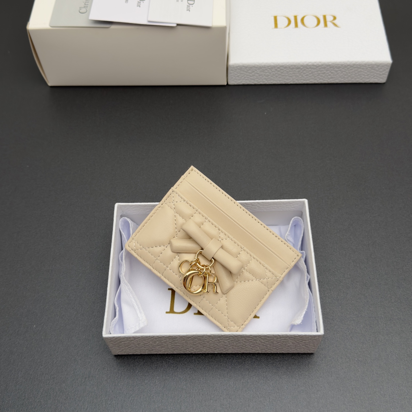 [Dior] 디올 Lady Freesia 레이디 프리지아 까나쥬 램스킨 카드 홀더 지갑