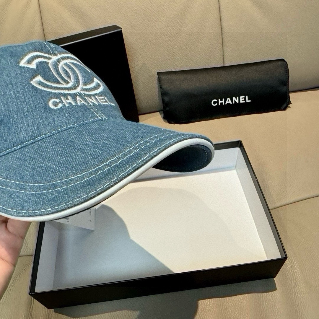 샤넬(CHANEL) 데님 로고 볼캡 모자