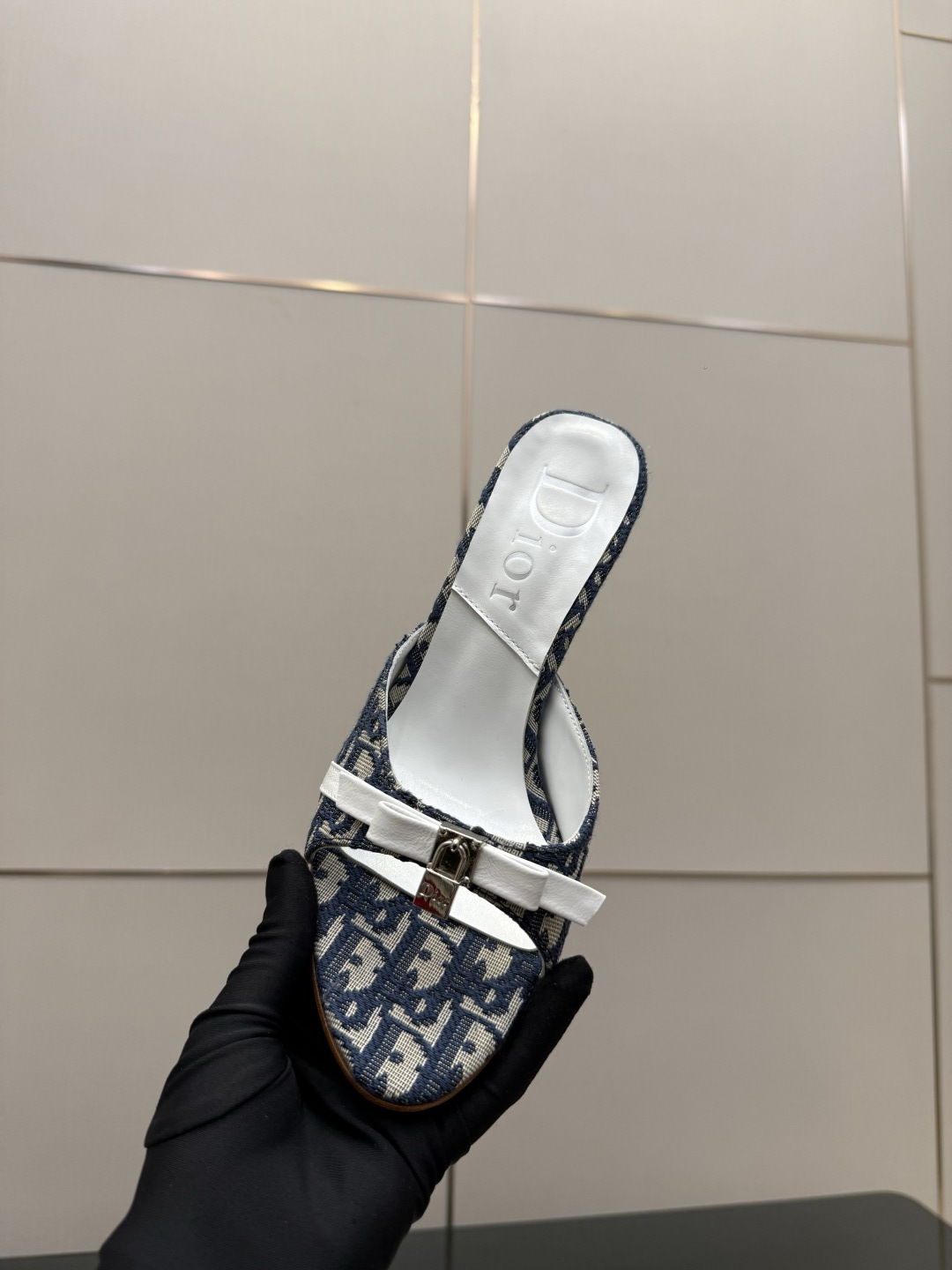 디올(DIOR) 패브릭 뮬 힐 신발