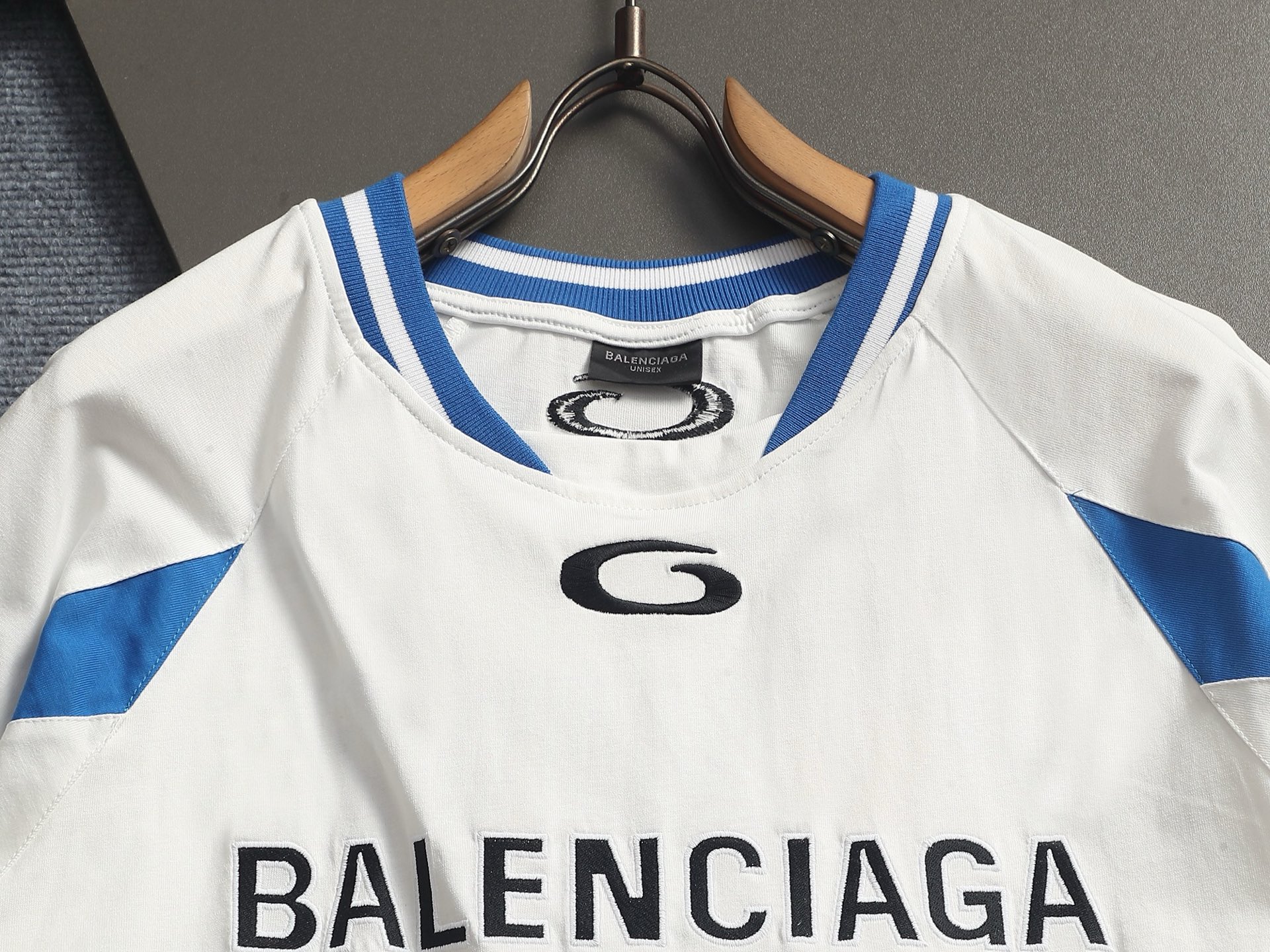 발렌시아가(BALENCIAGA) NBA 콜라보 배색 로고 반팔 티셔츠 상의 의류