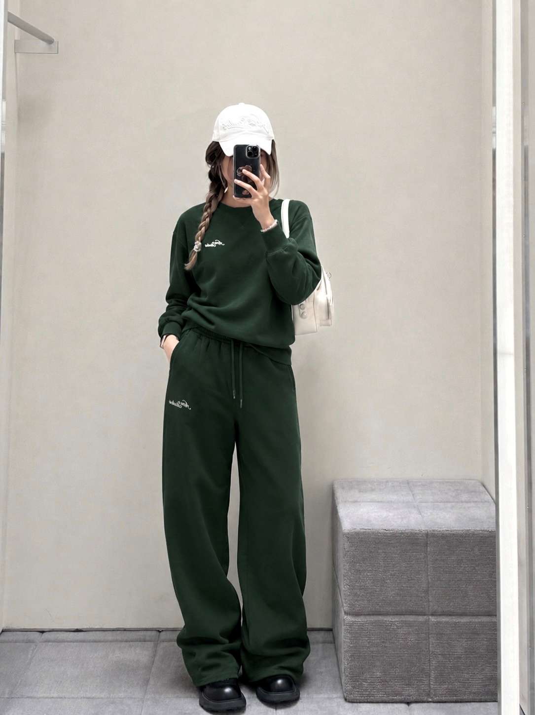 아크네(Acne studios) 로고 자수 기모 스웨트셔츠 상의 의류