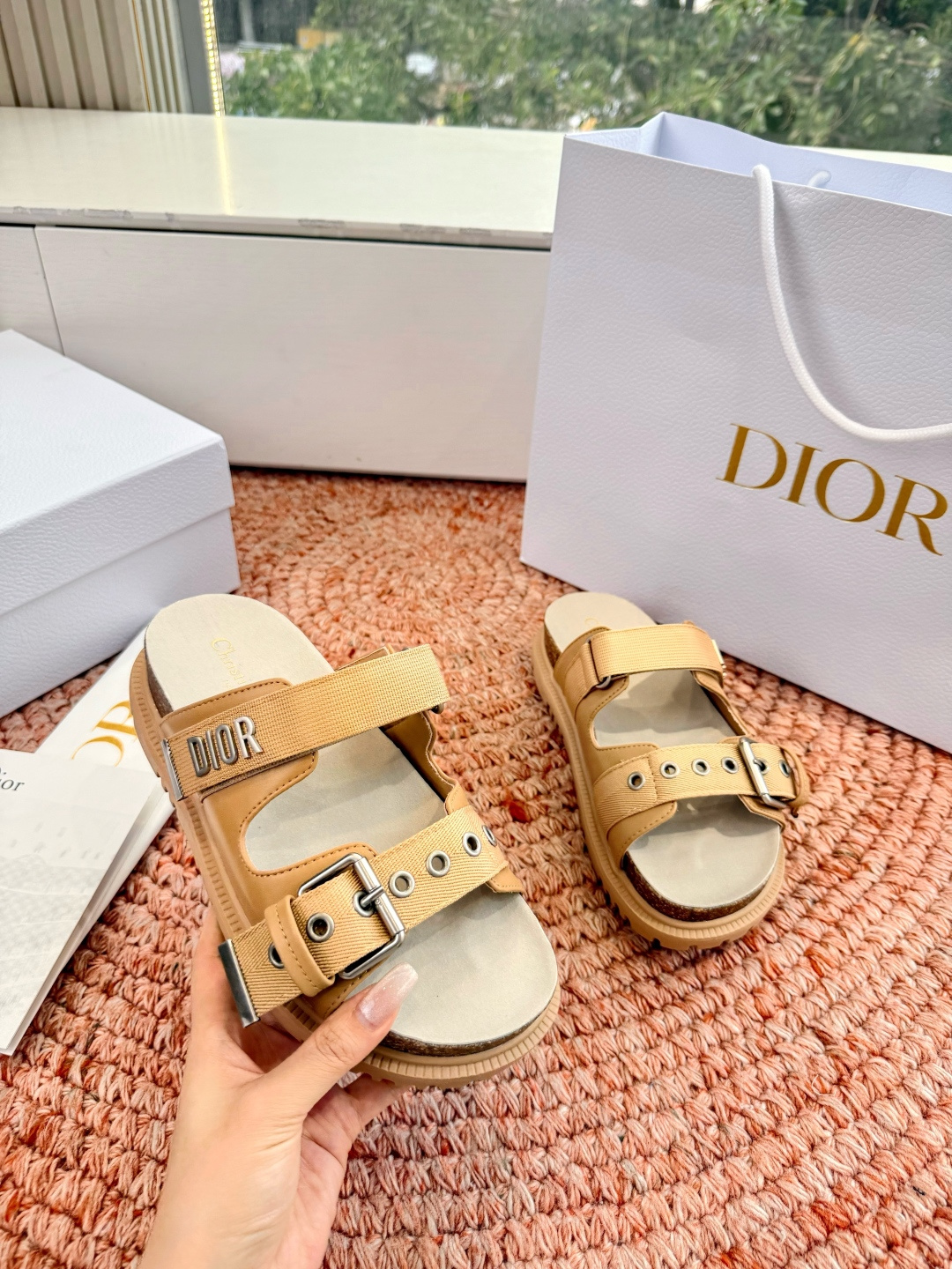 디올(DIOR) CD 버클 슬리퍼 신발