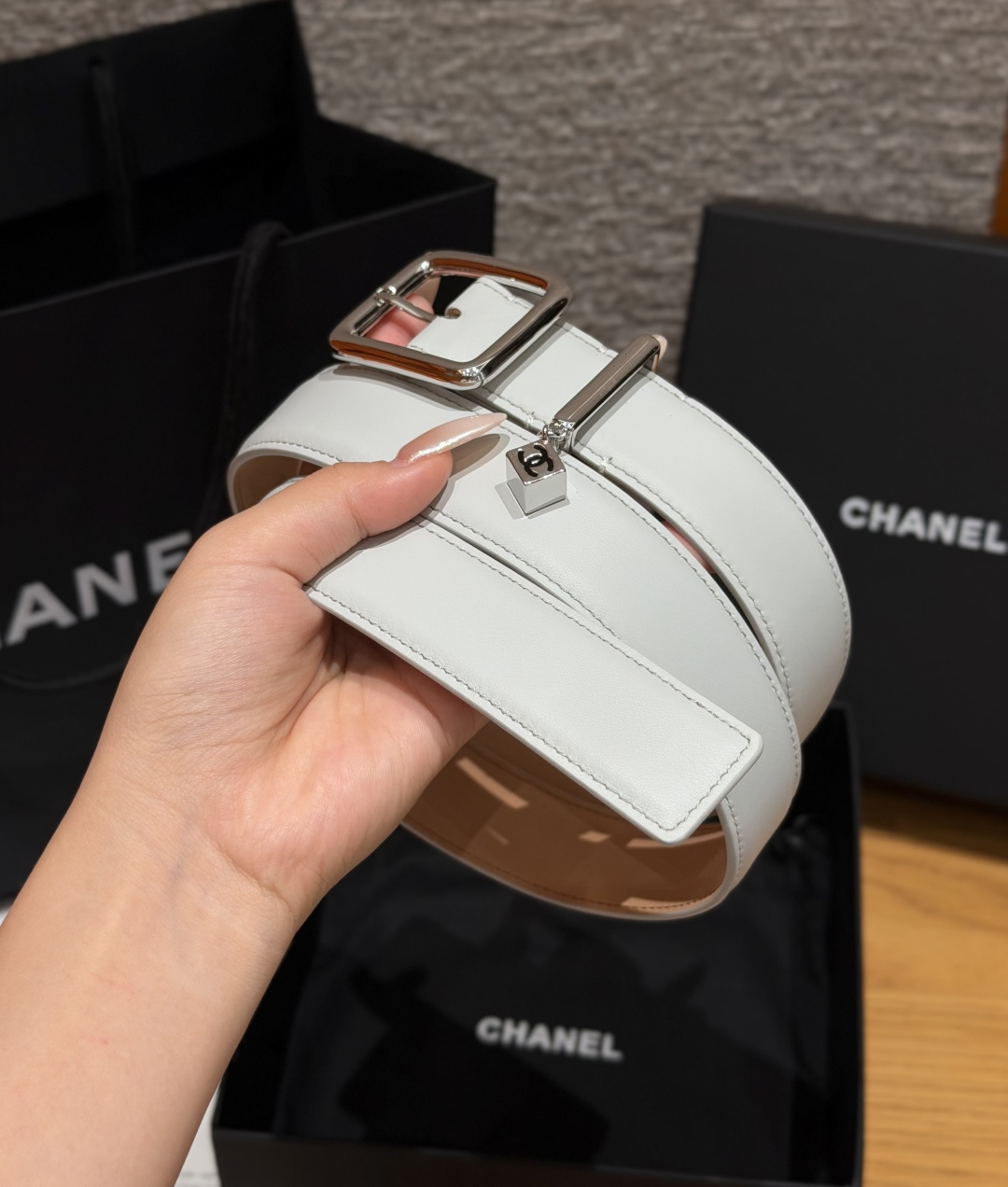 샤넬(CHANEL) 카프스킨 글로시 핀 실버 버클 벨트