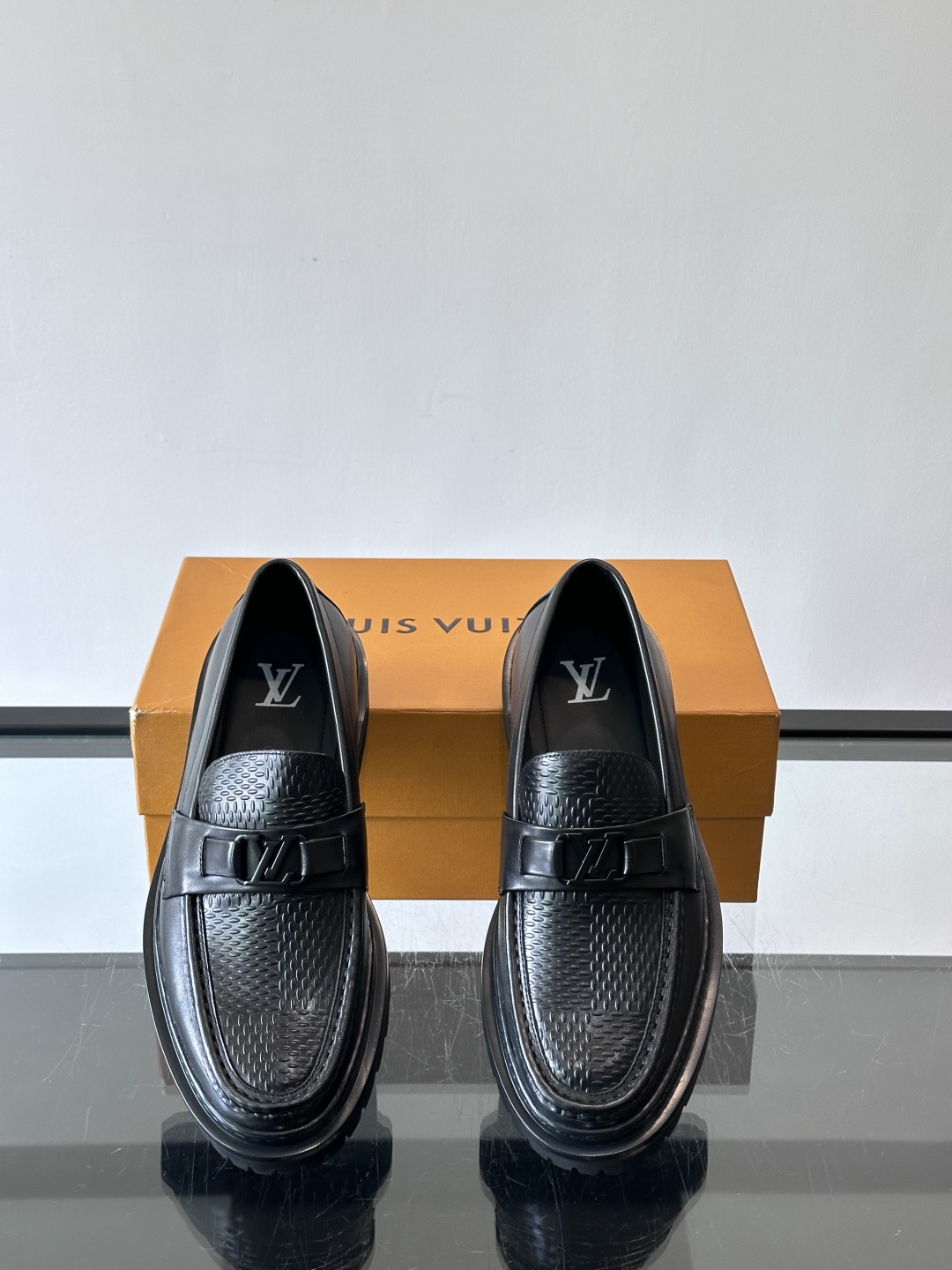 [Louis Vuitton] LV 루이비통 모노그램 레더 로퍼 구두 신발