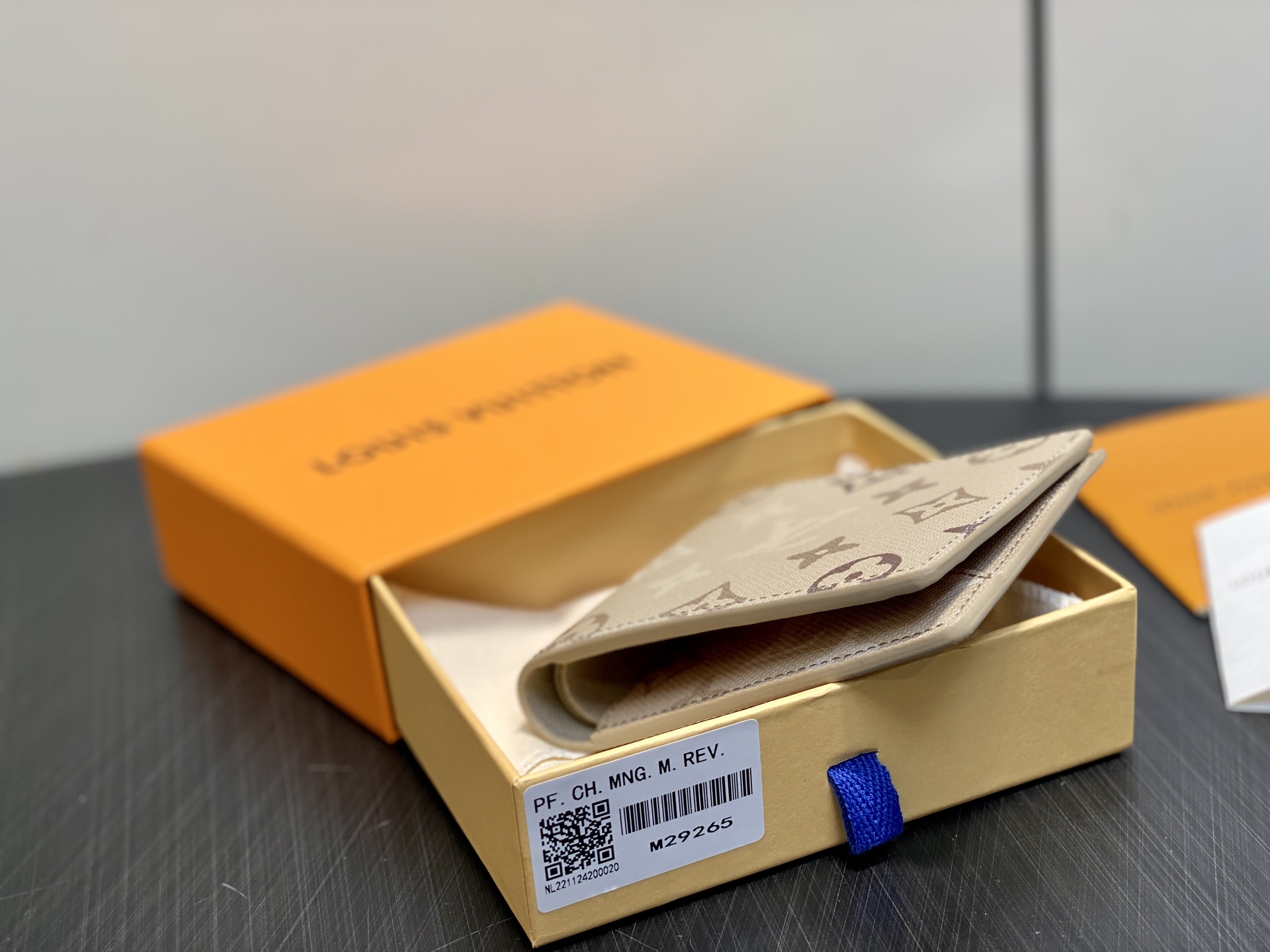 [Louis Vuitton] LV 루이비통 모노그램 서플러스 멀티플 월릿 (에이프리콧 그레이) 지갑