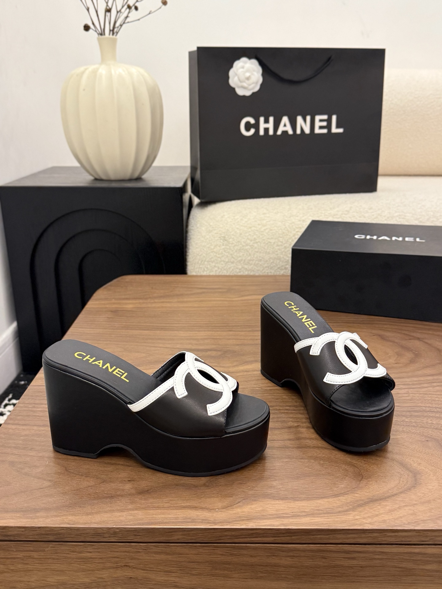 샤넬(CHANEL) 로고 플랫폼 웨지 슬리퍼 신발