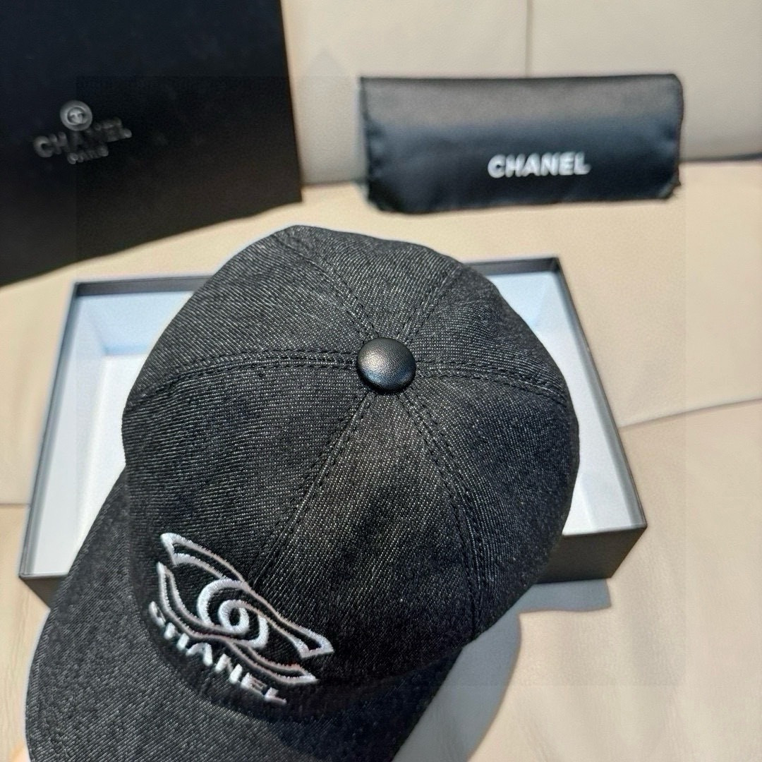 샤넬(CHANEL) 데님 로고 볼캡 모자