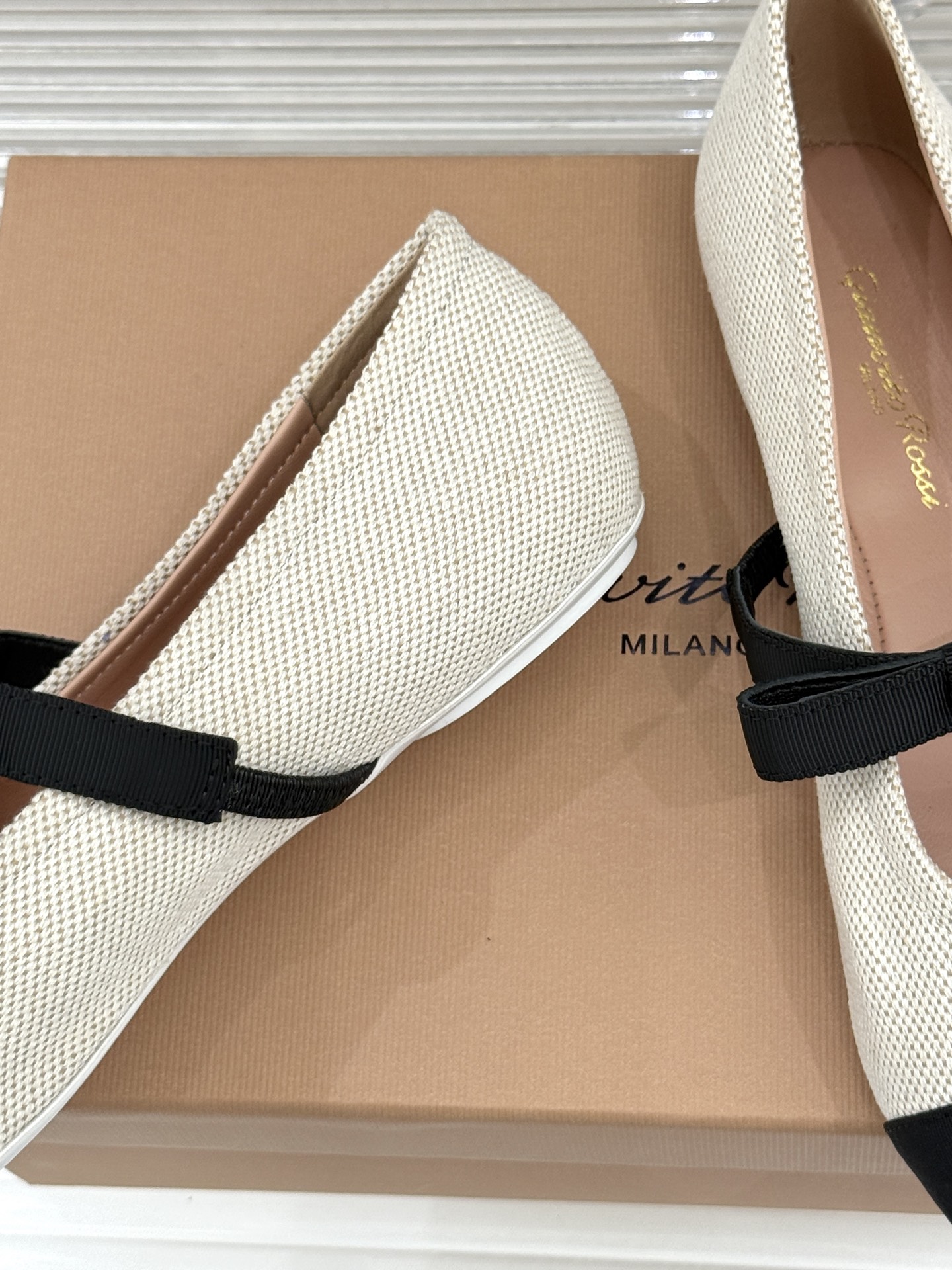 지안비토 로시(Gianvito Rossi) 리본 메리제인 플랫슈즈 신발