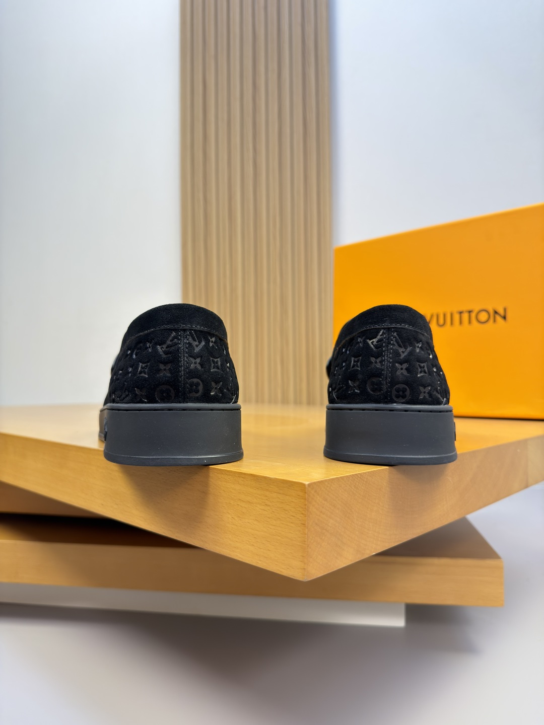 [Louis Vuitton] LV 루이비통 프리미엄 스웨이드 엠보싱 메탈버클 캐주얼 로퍼 신발